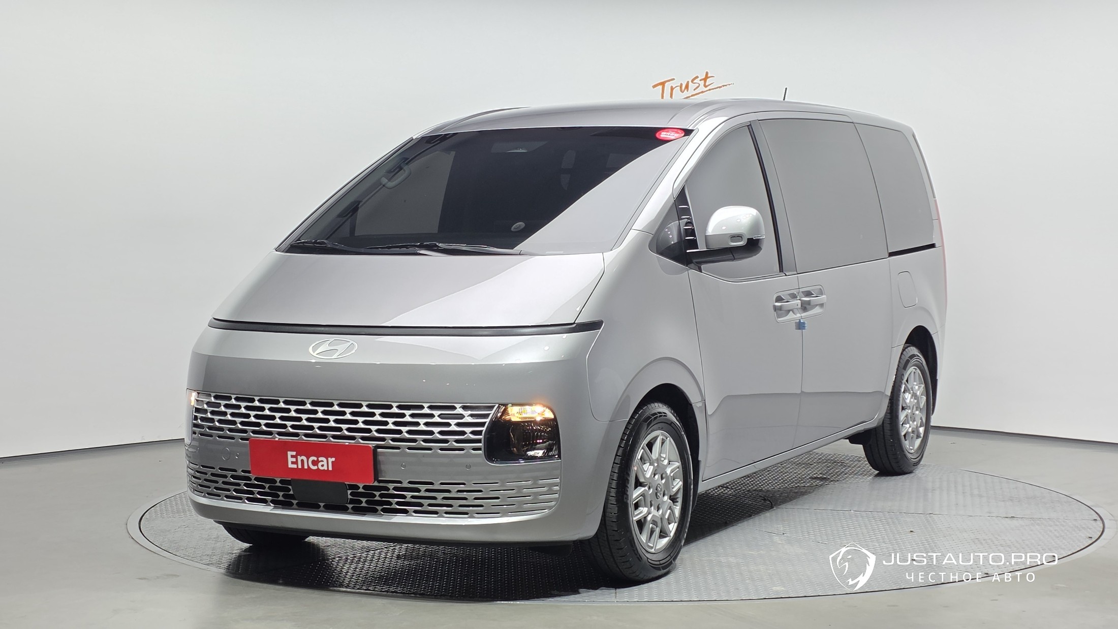 Автомобиль Hyundai Staria