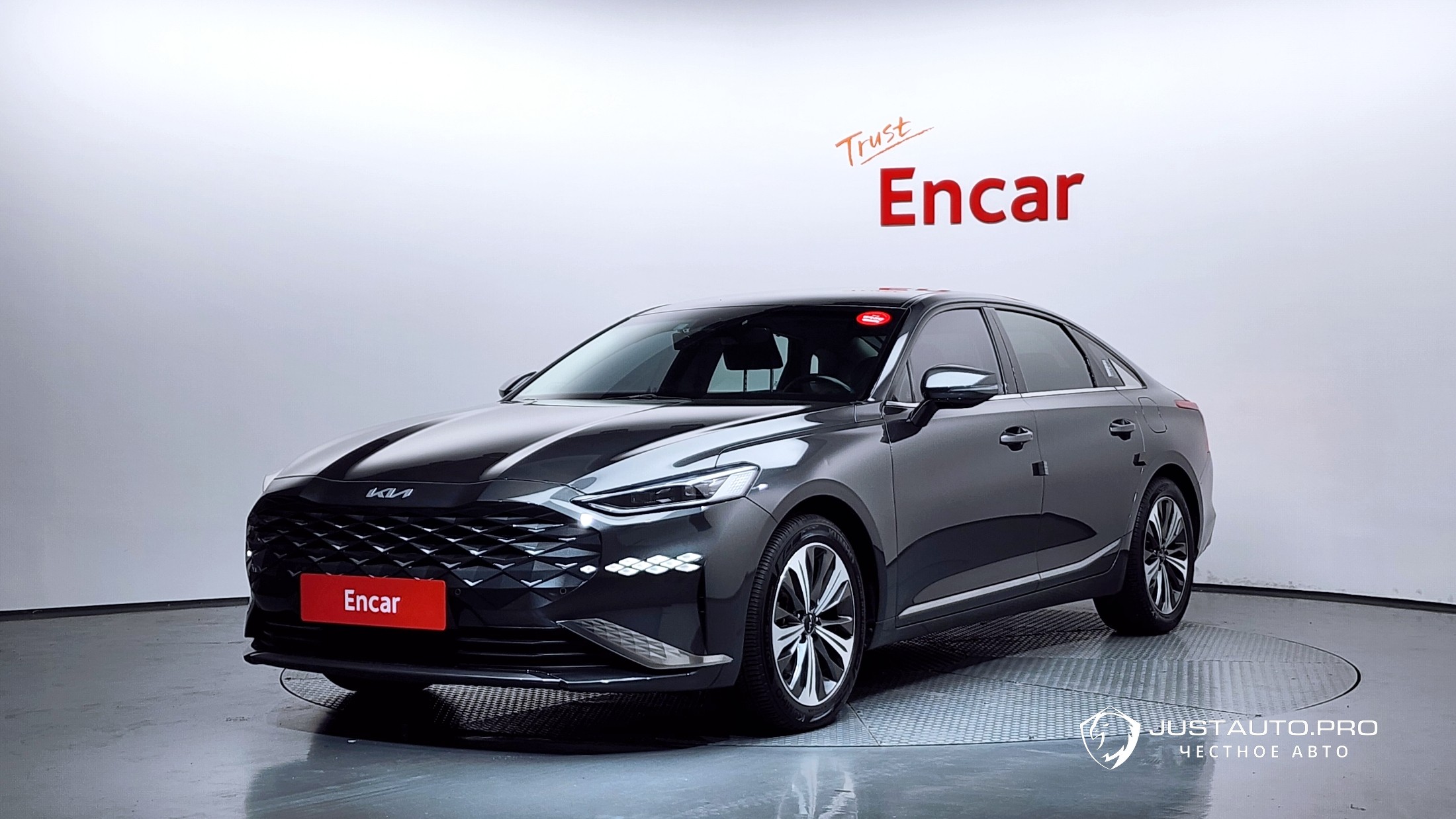 Автомобиль Kia K8