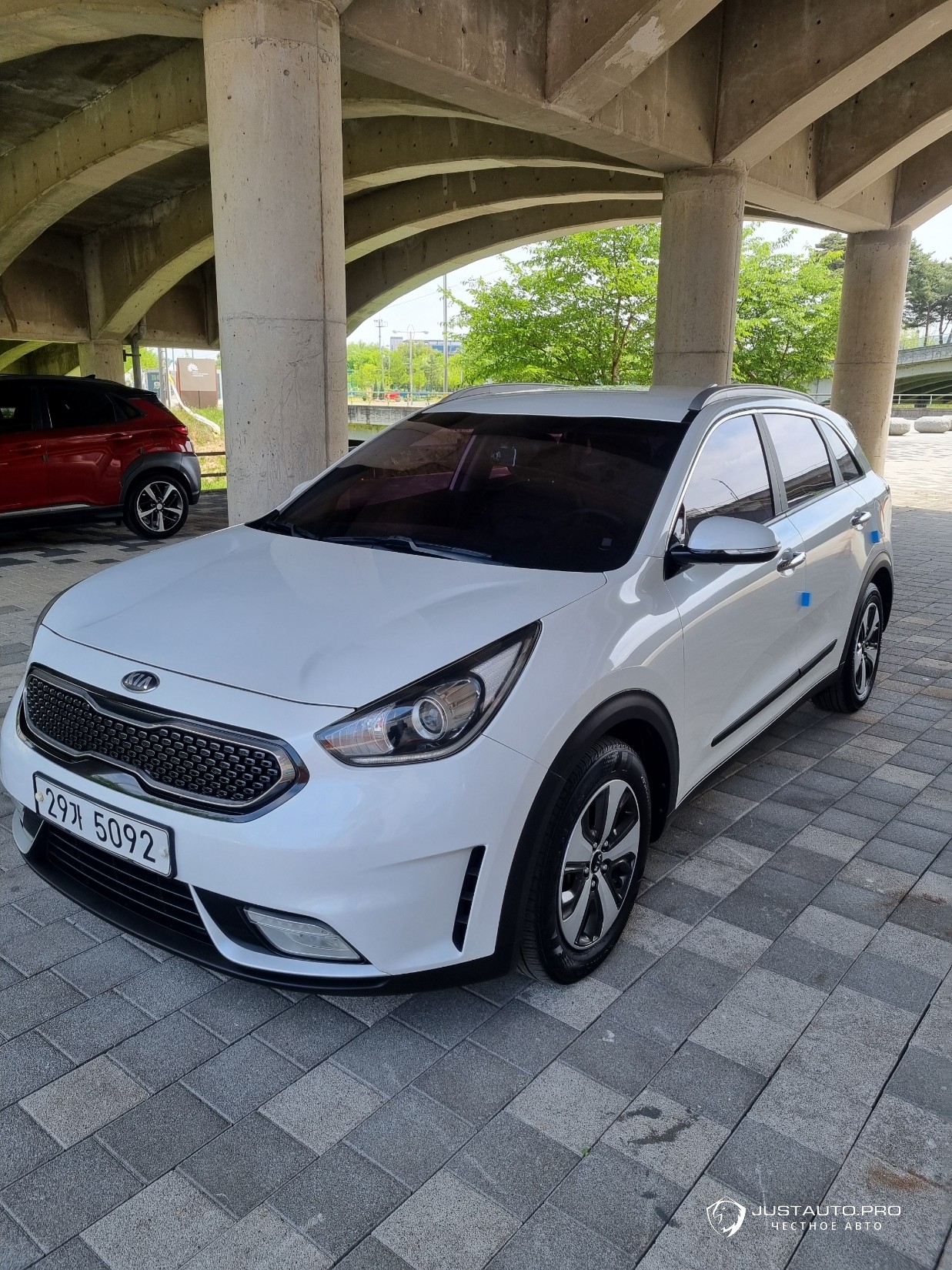 Автомобиль Kia Niro