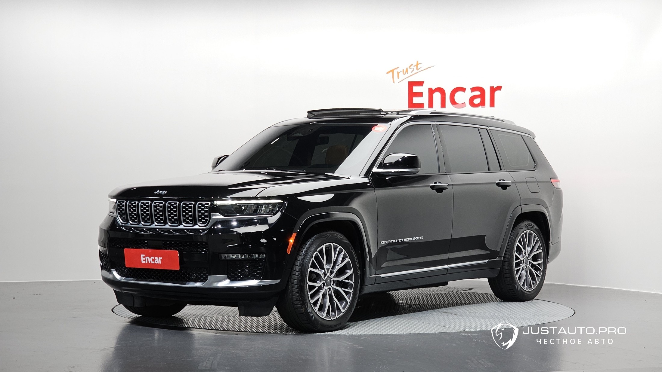 Автомобиль Jeep Cherokee
