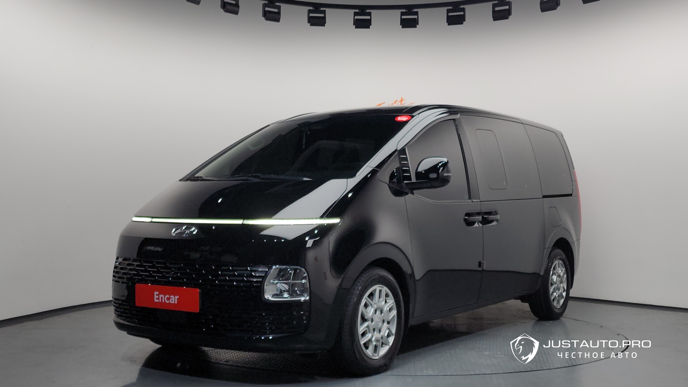 Автомобиль Hyundai Staria