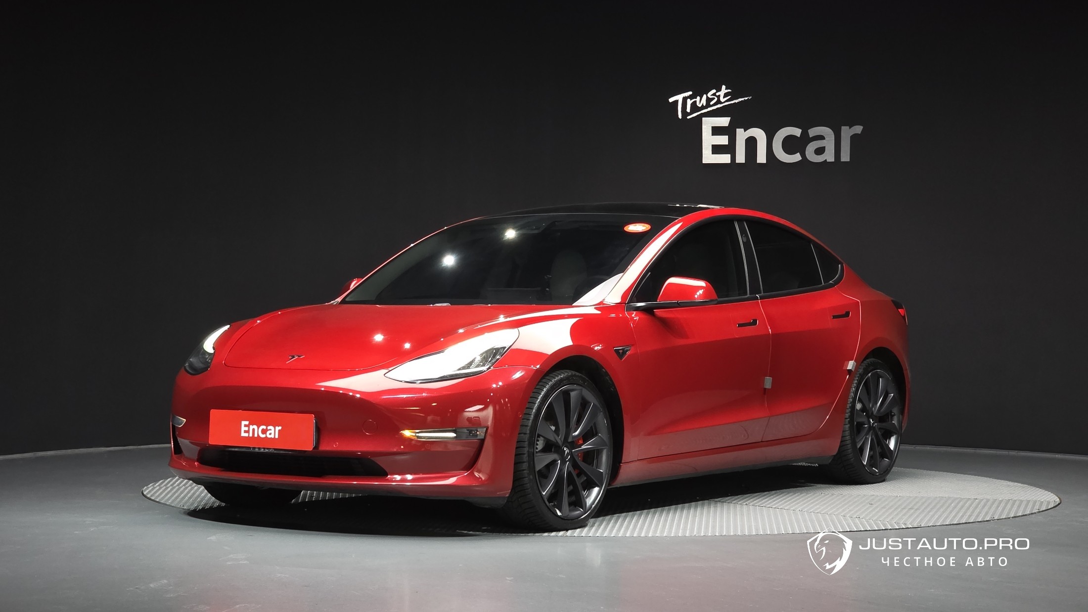 Автомобиль Tesla Model 3