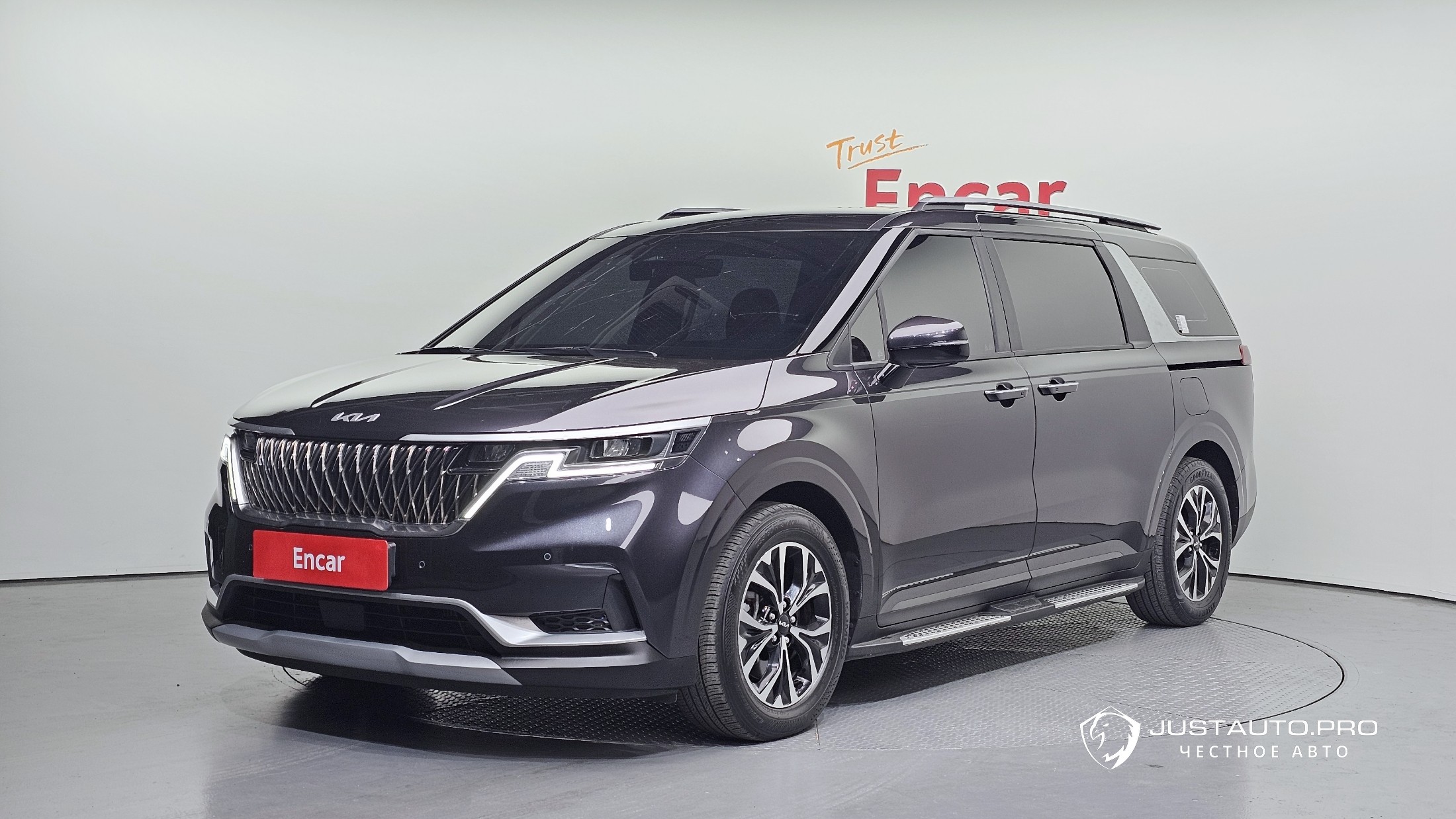 Автомобиль Kia Canival