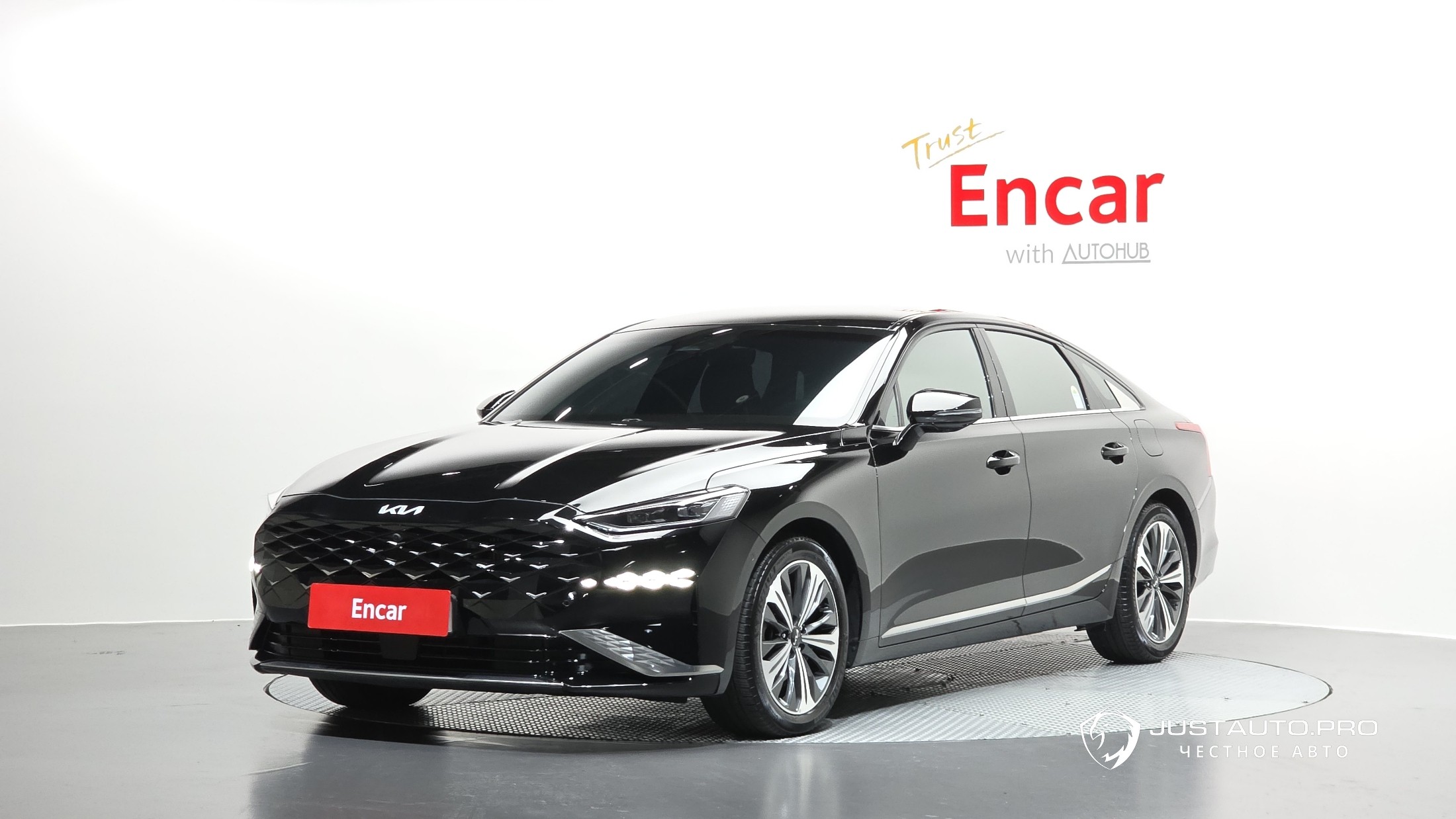 Автомобиль Kia K8