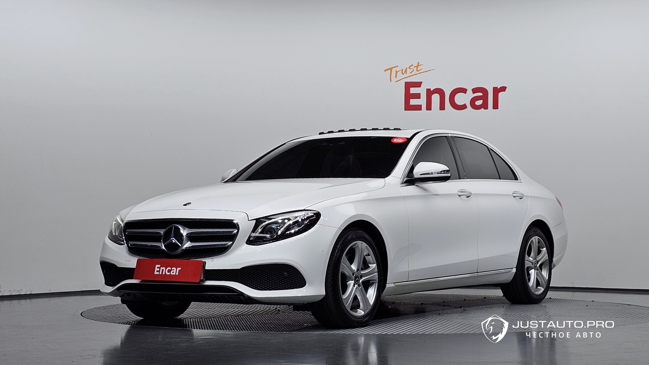 Автомобиль Mercedes-Benz E-Class