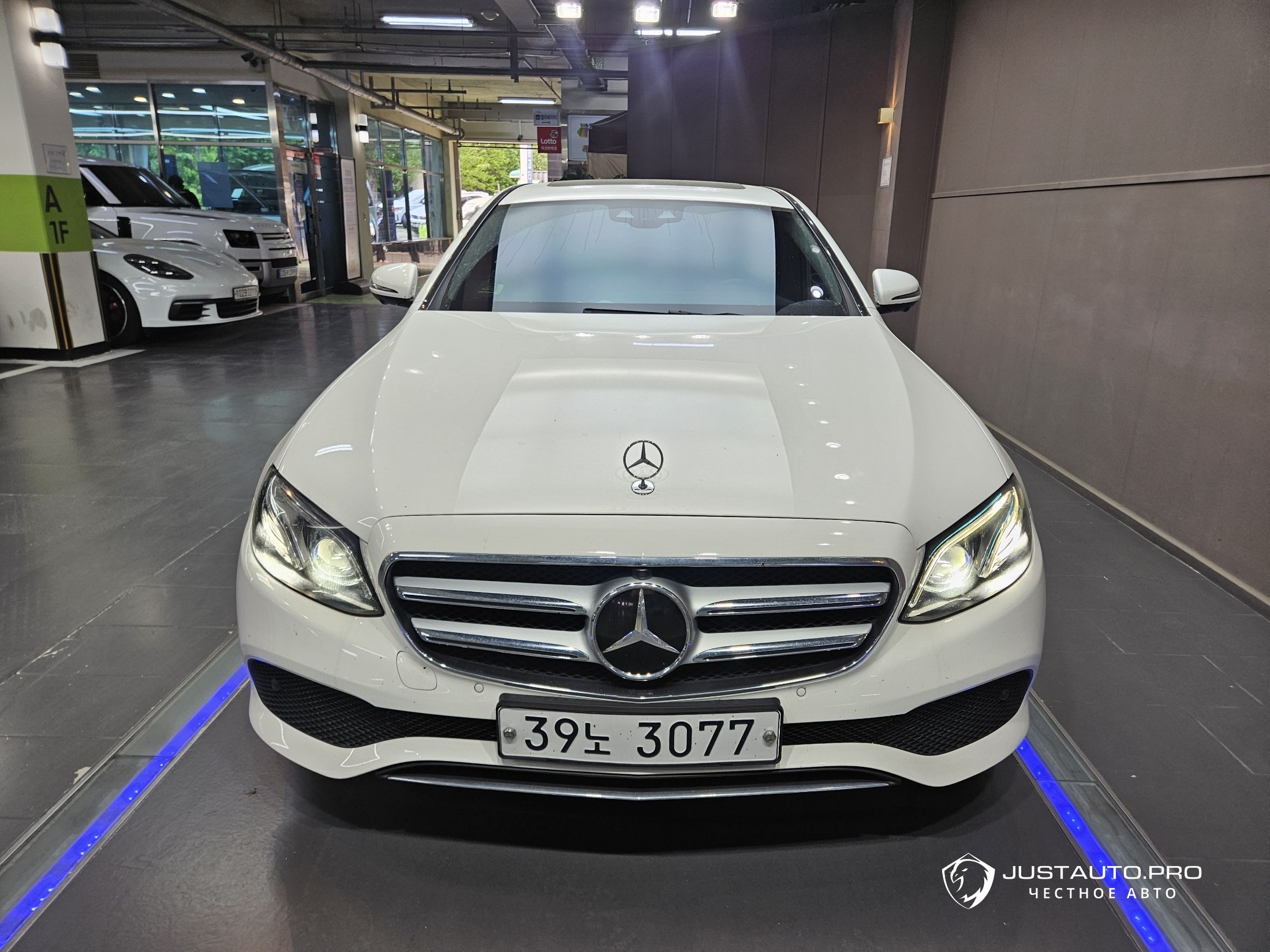Автомобиль Mercedes-Benz E-Class