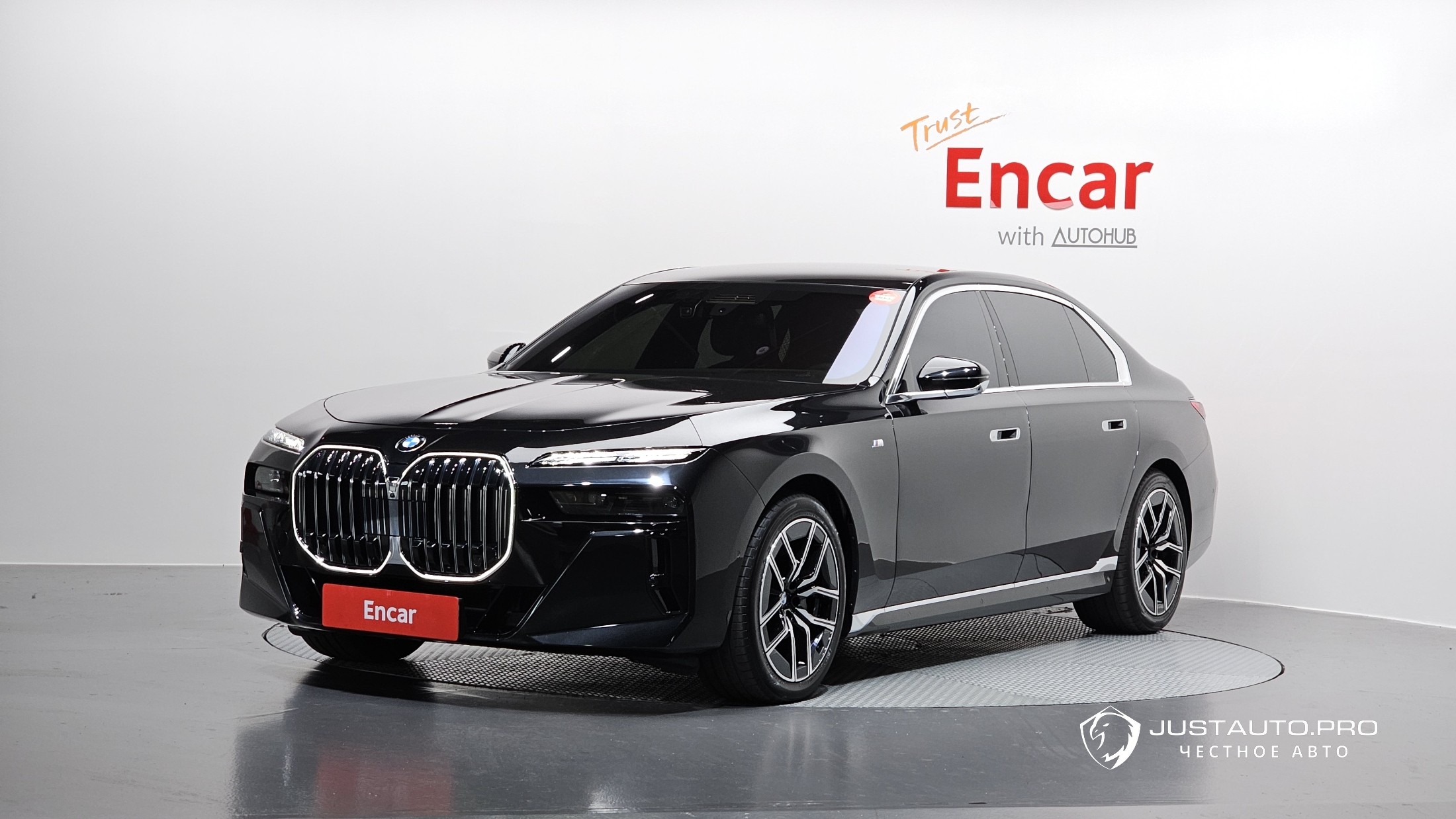 Автомобиль BMW 7-Series