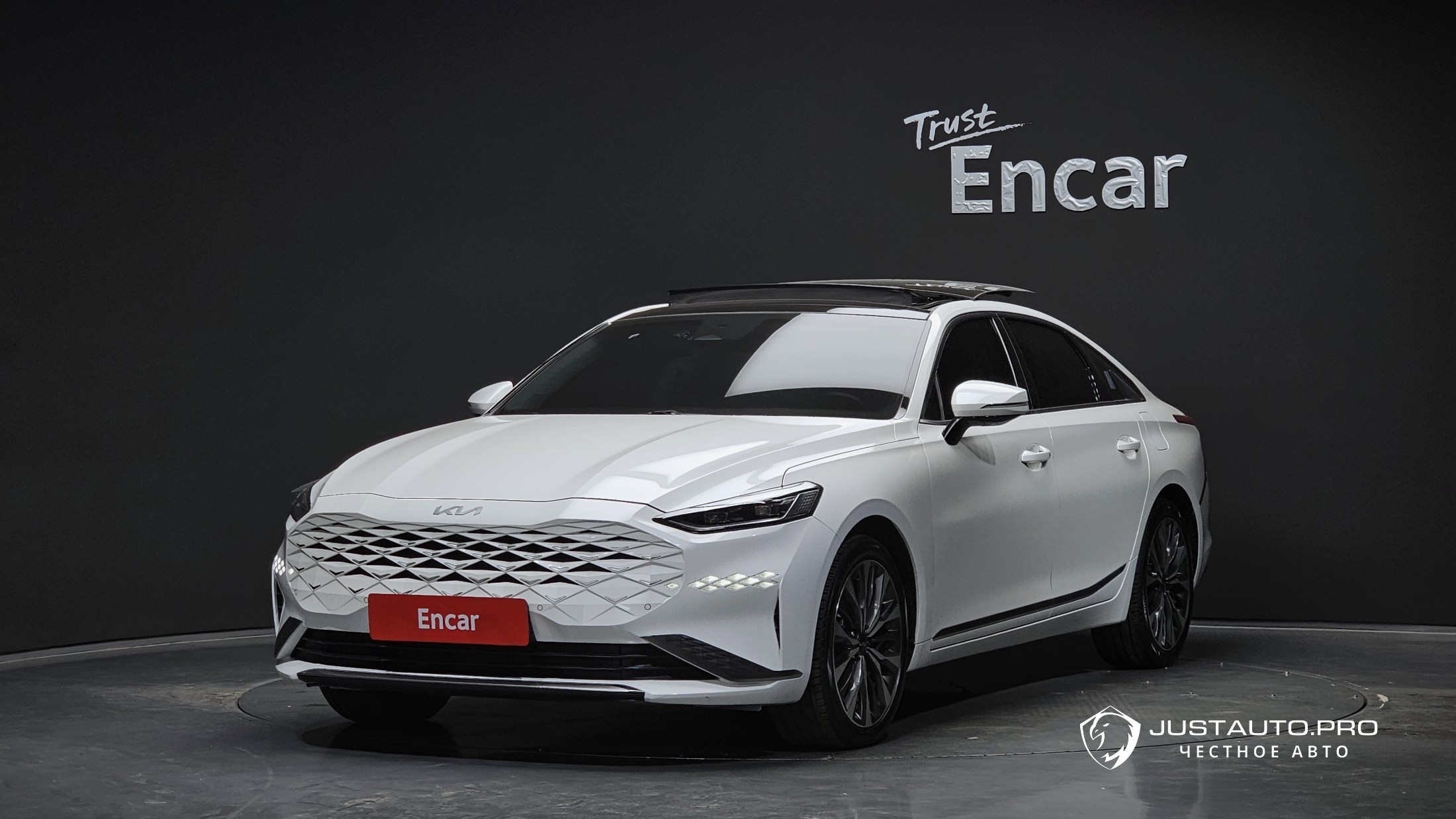 Автомобиль Kia K8