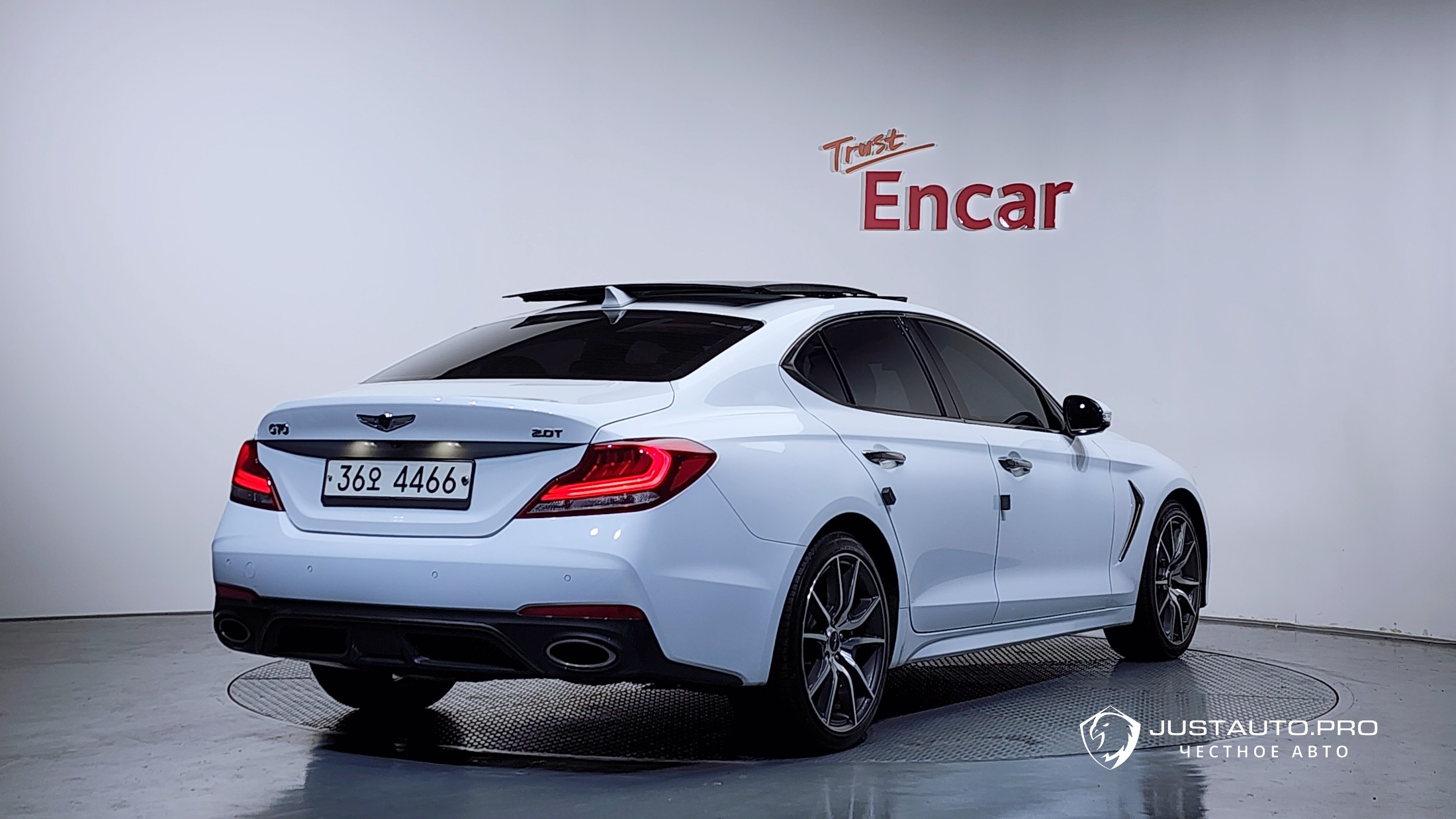 Автомобиль Genesis G70