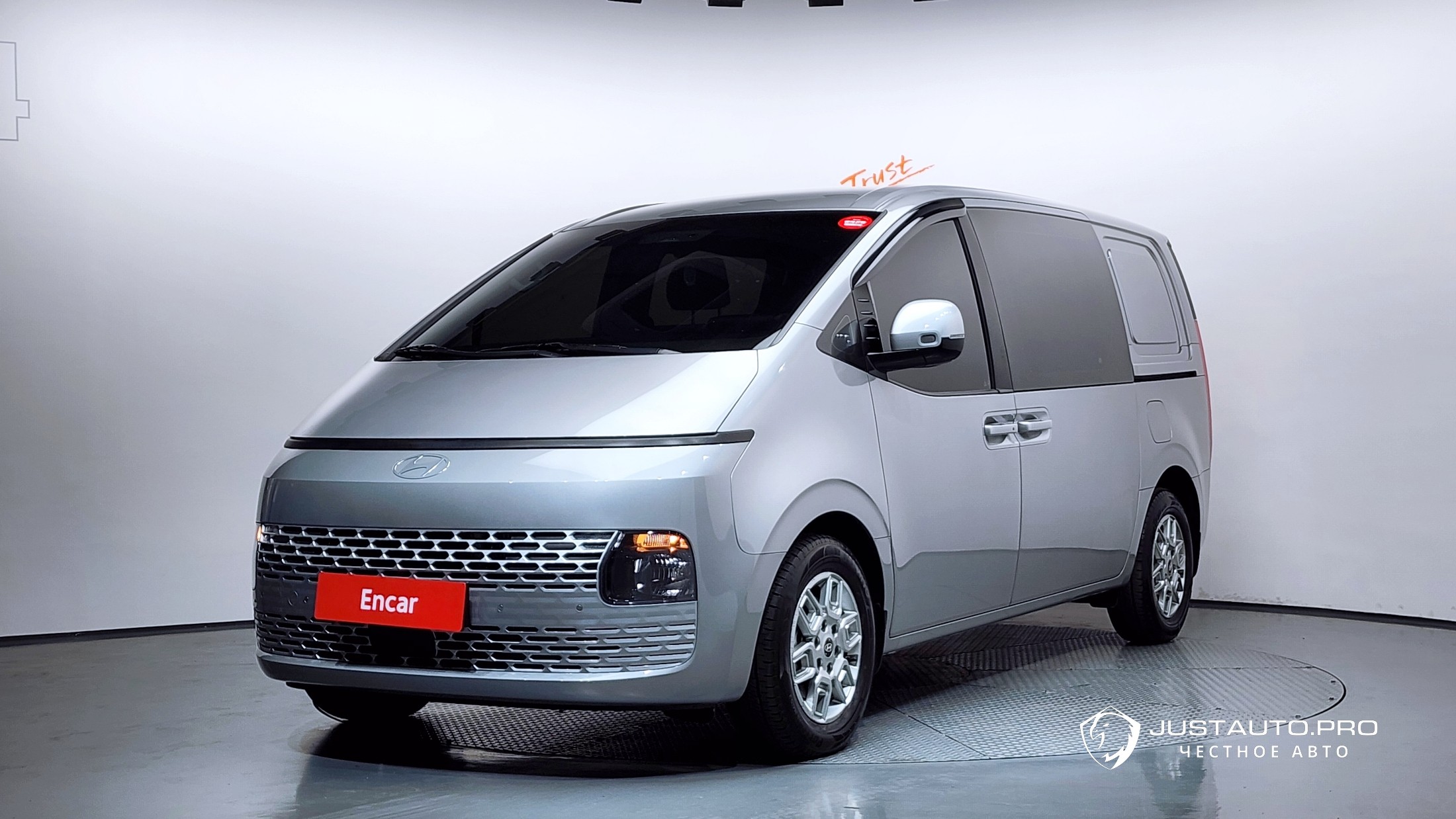 Автомобиль Hyundai Staria