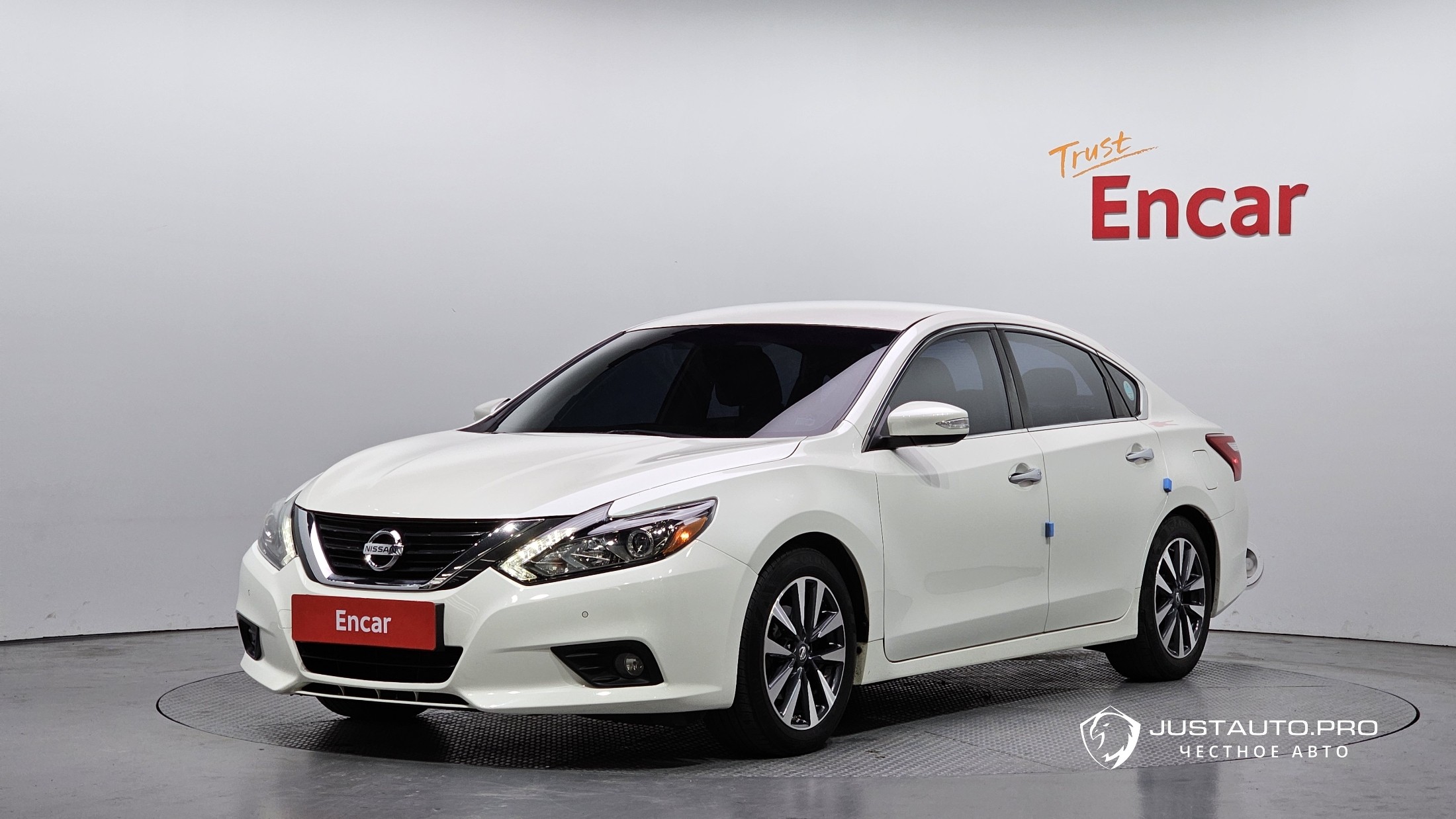 Автомобиль Nissan Altima