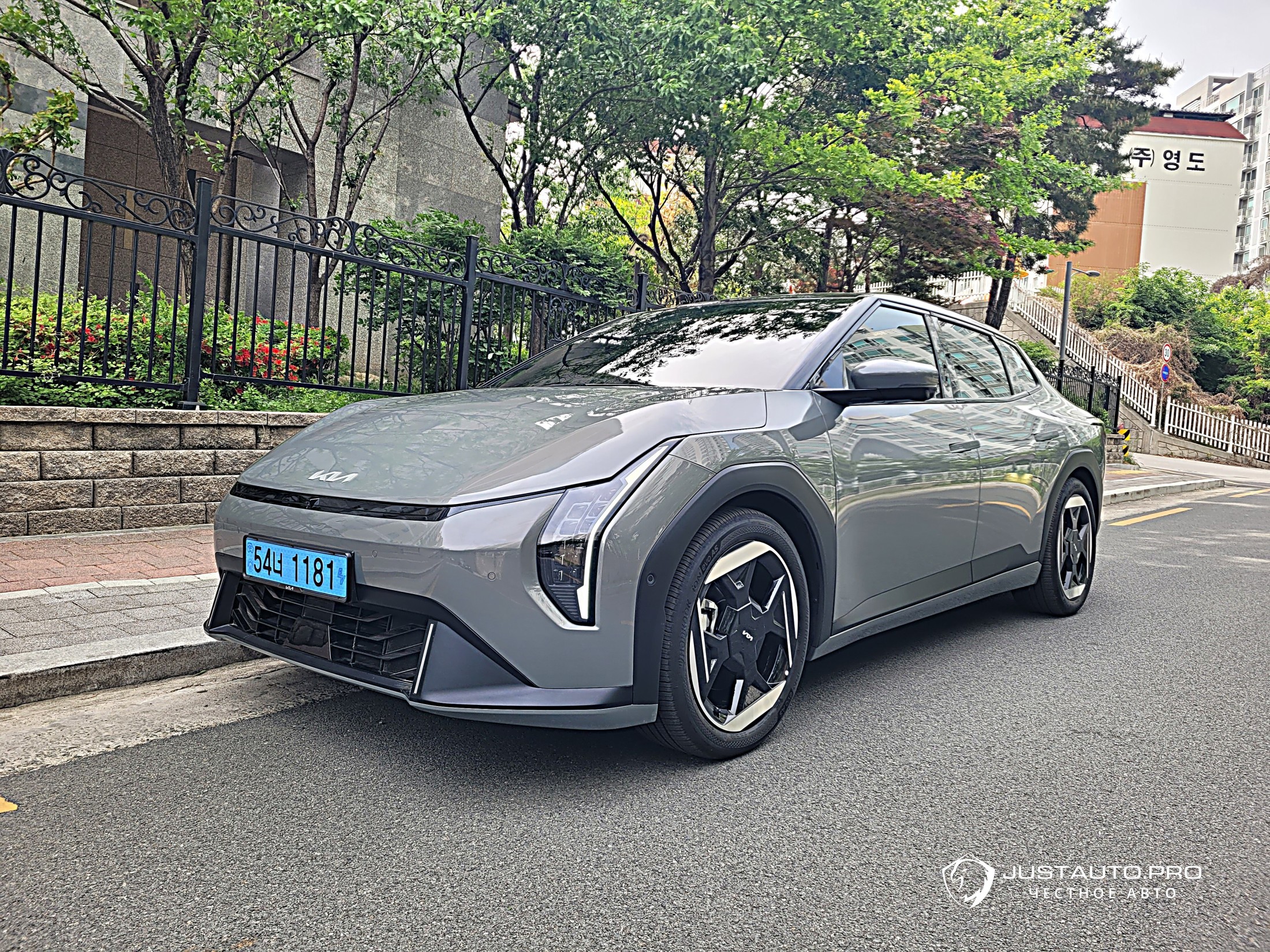 Автомобиль Kia EV4