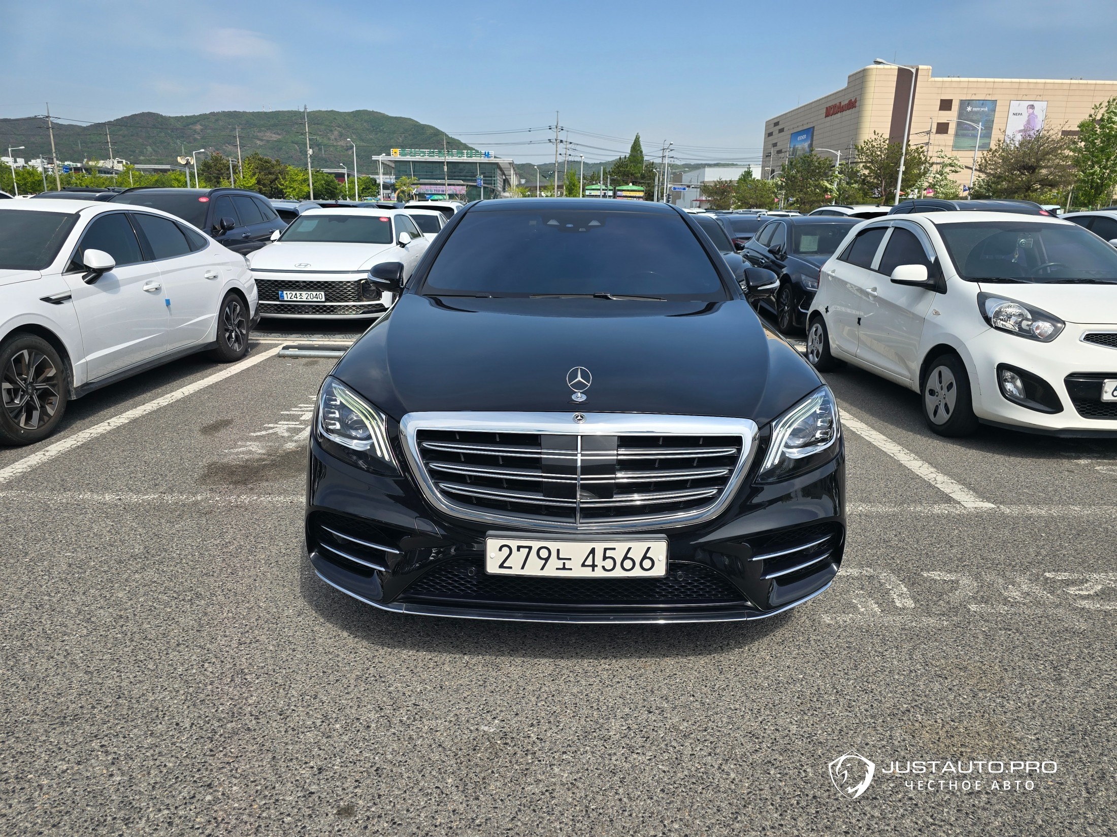Автомобиль Mercedes-Benz S-Class