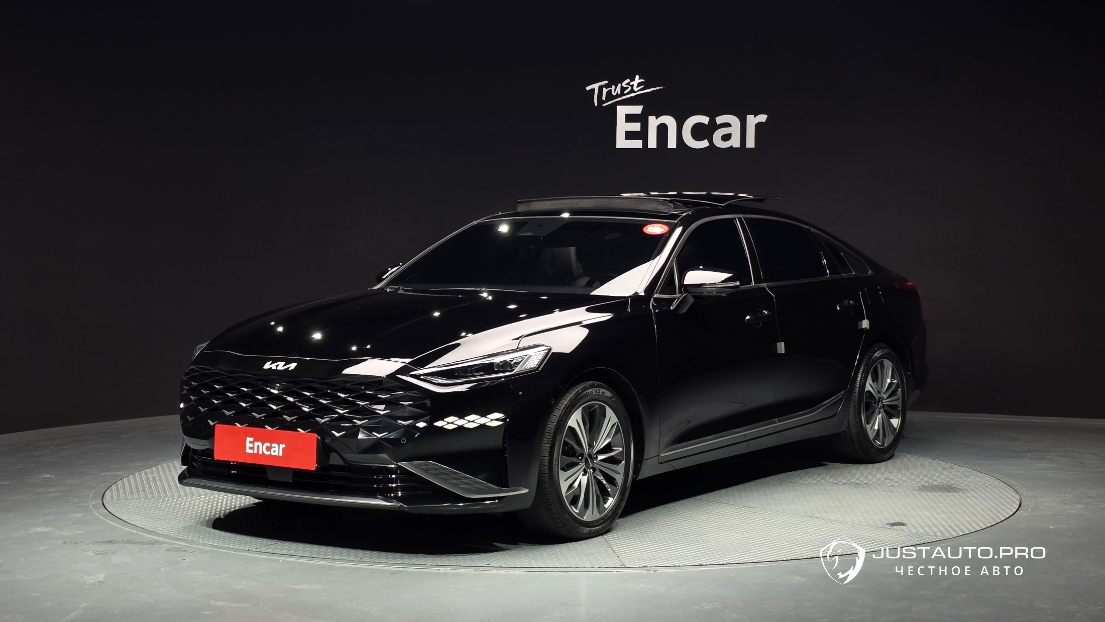Автомобиль Kia K8