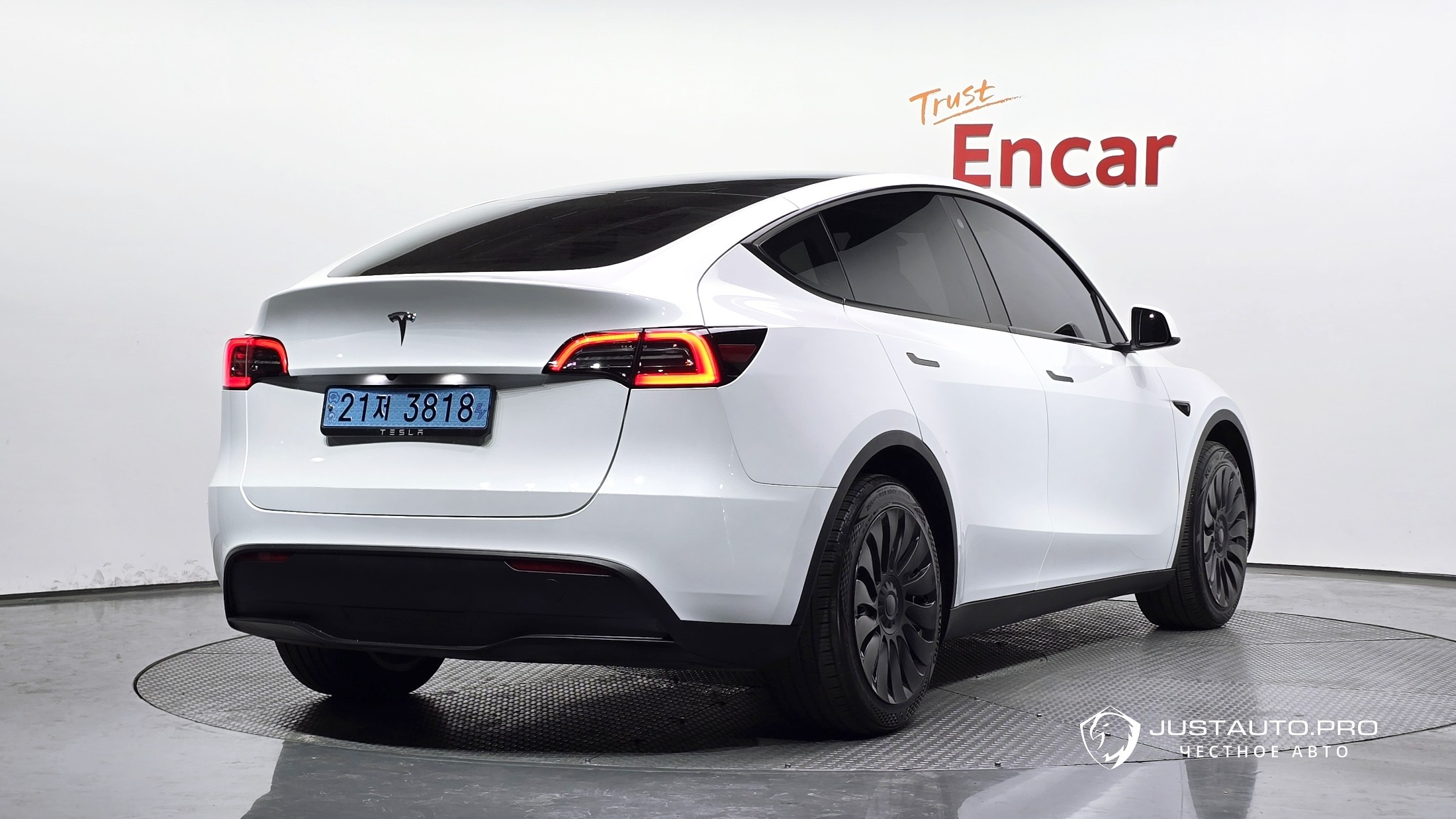 Автомобиль Tesla Model Y