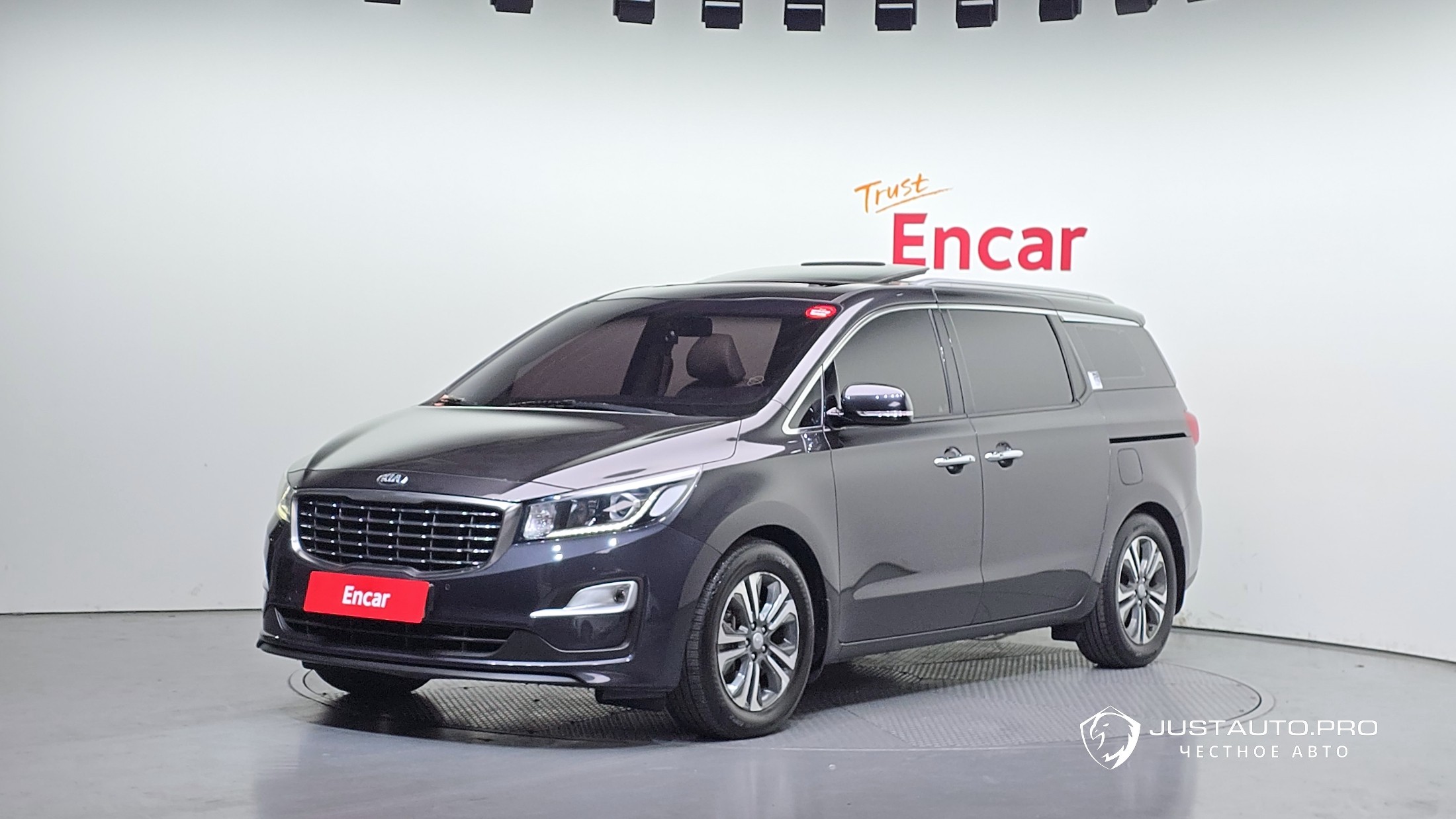 Автомобиль Kia Canival