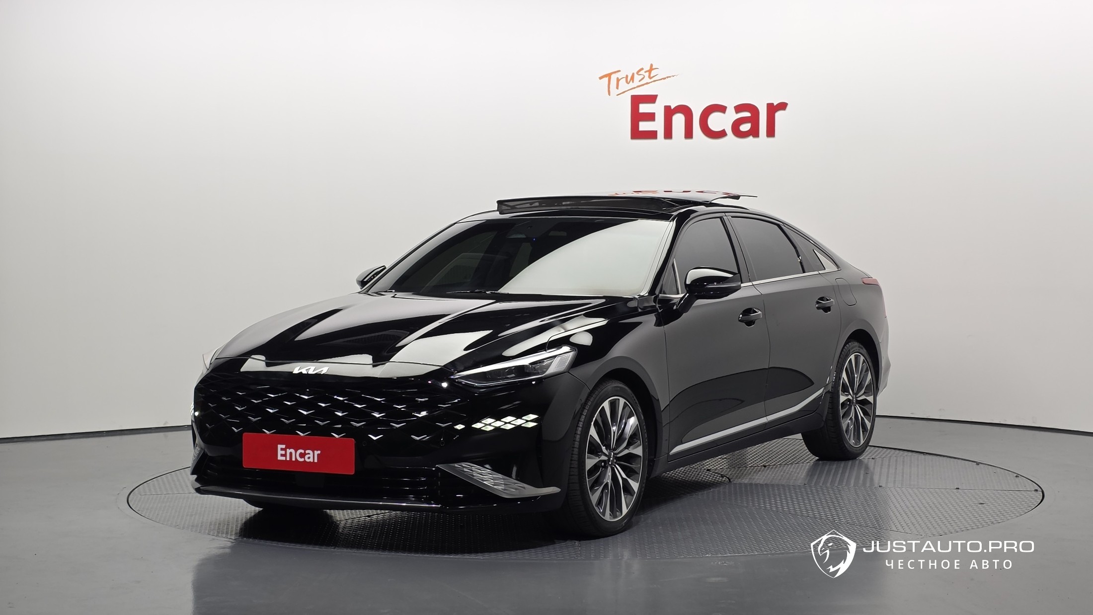 Автомобиль Kia K8