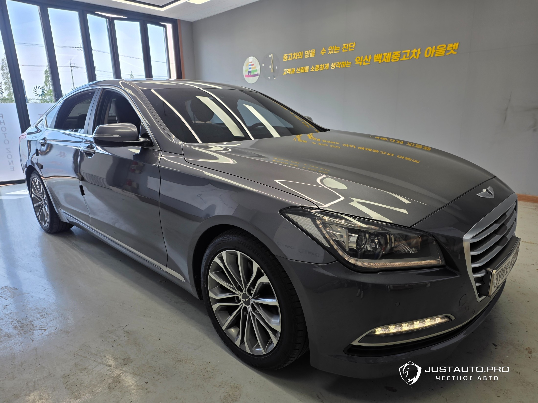 Автомобиль Hyundai Genesis