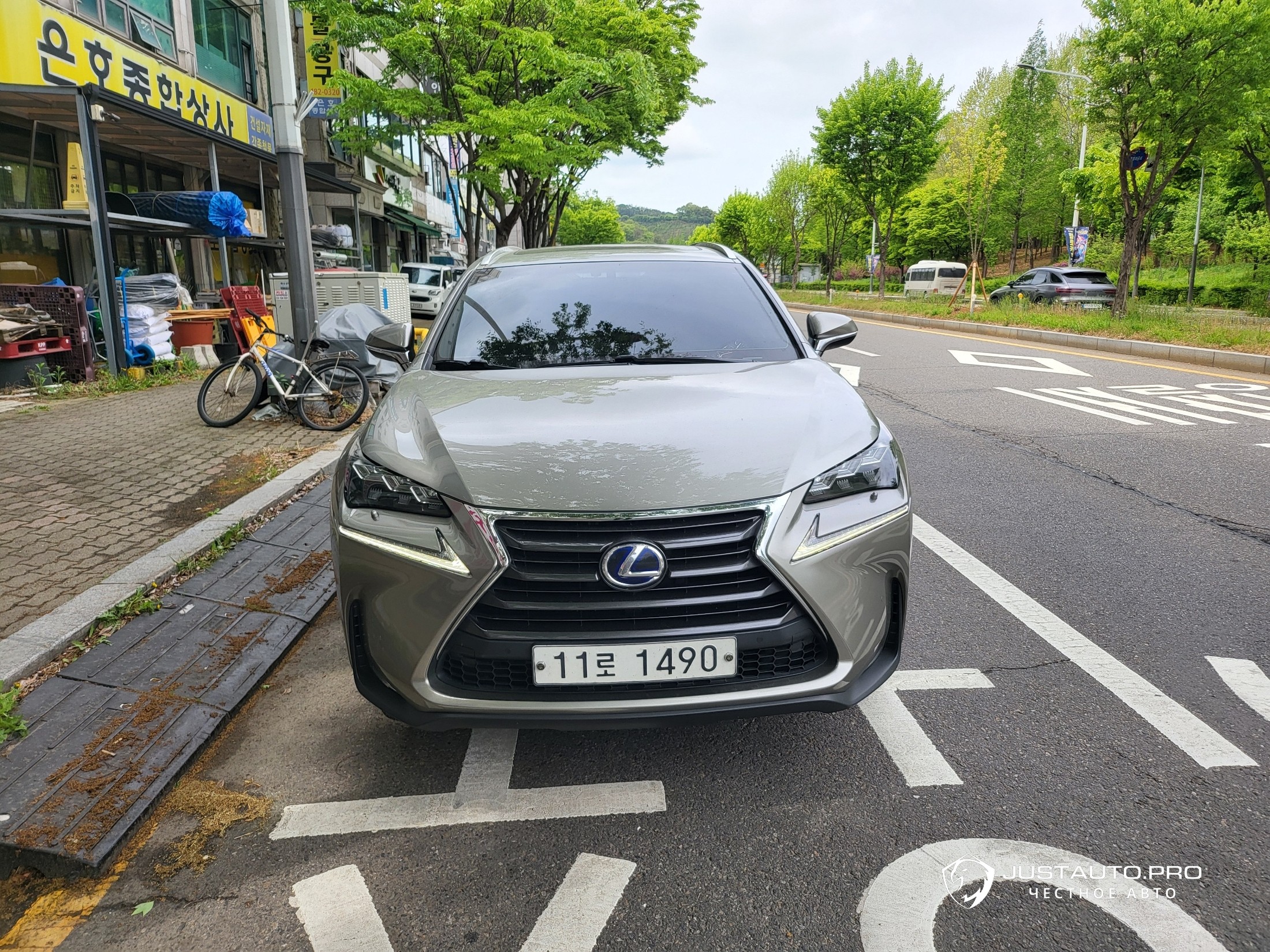 Автомобиль Lexus NX