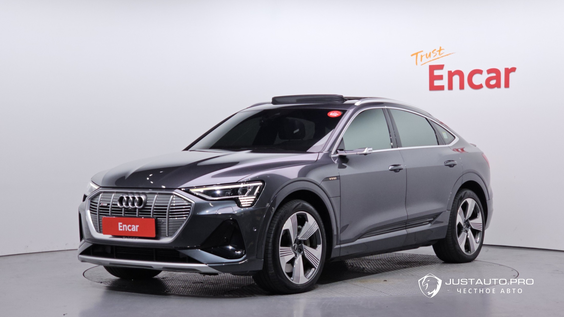 Автомобиль Audi e-tron