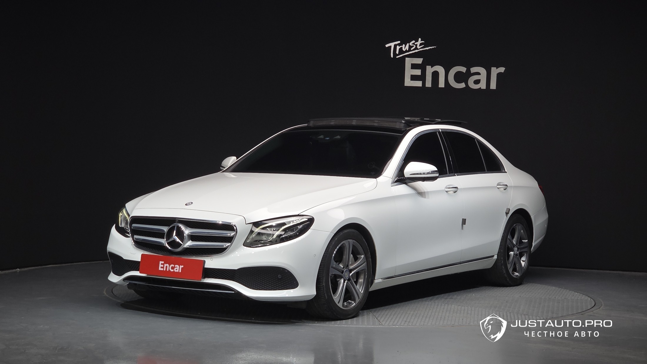 Автомобиль Mercedes-Benz E-Class