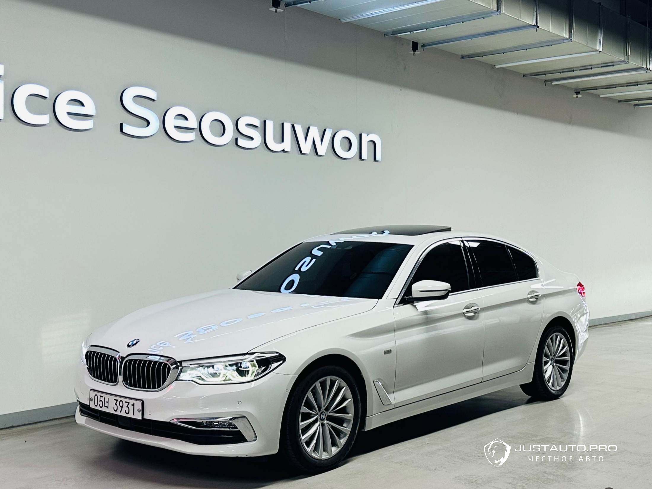 Автомобиль BMW 5-Series