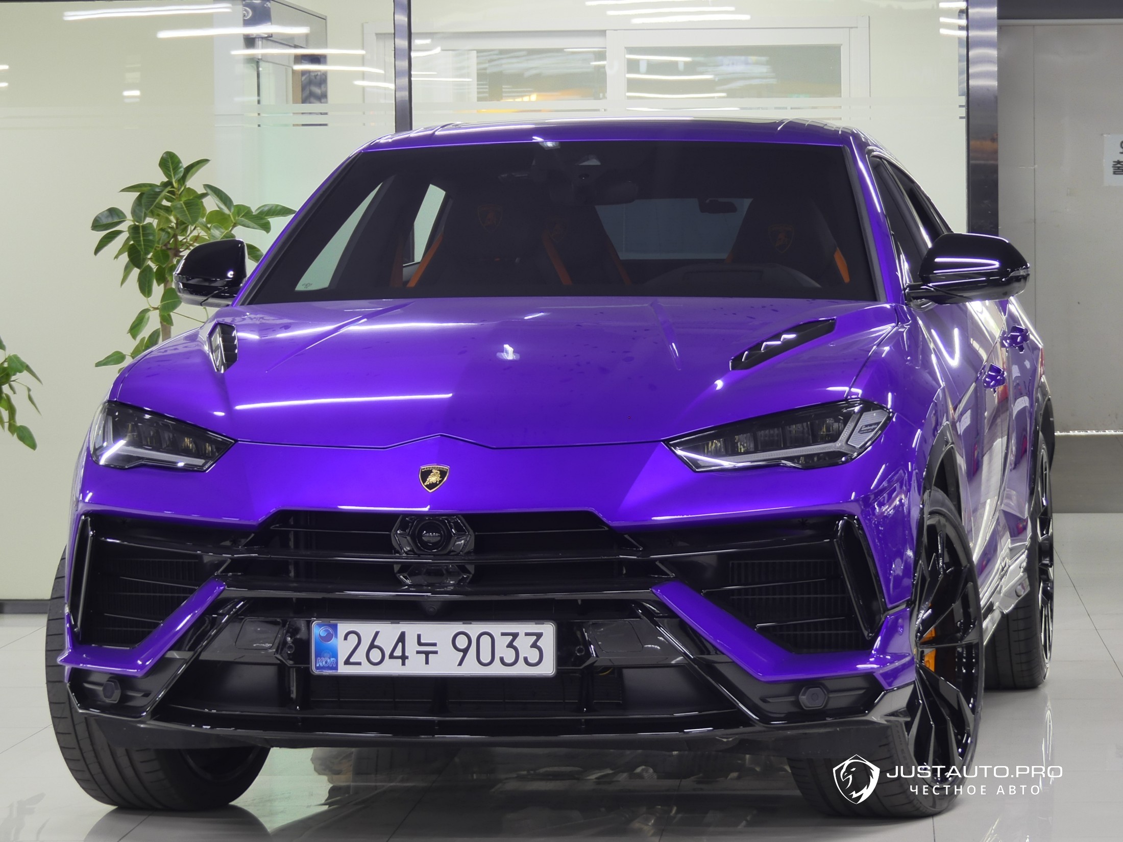 Автомобиль Lamborghini Urus