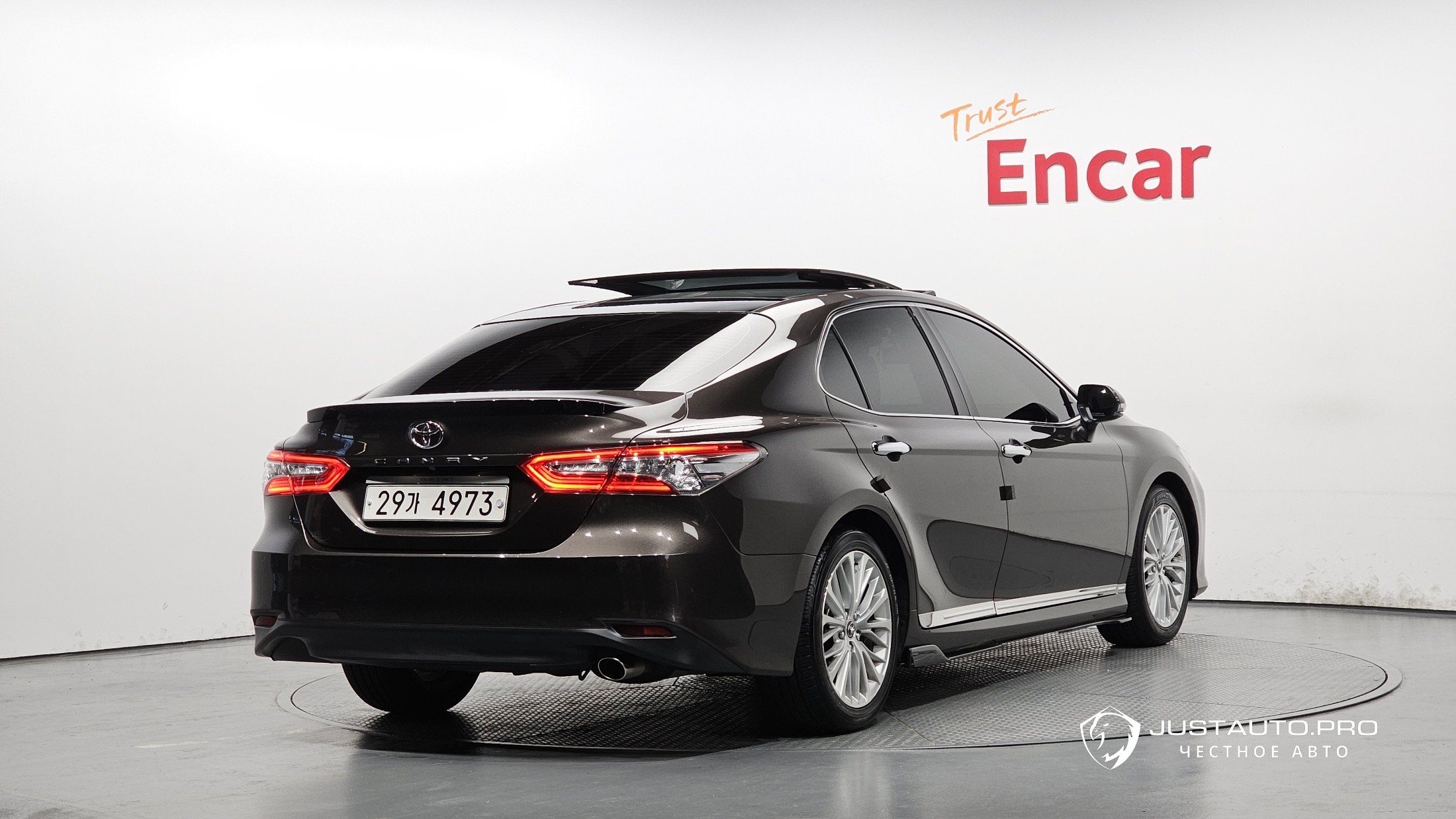 Автомобиль Toyota Camry