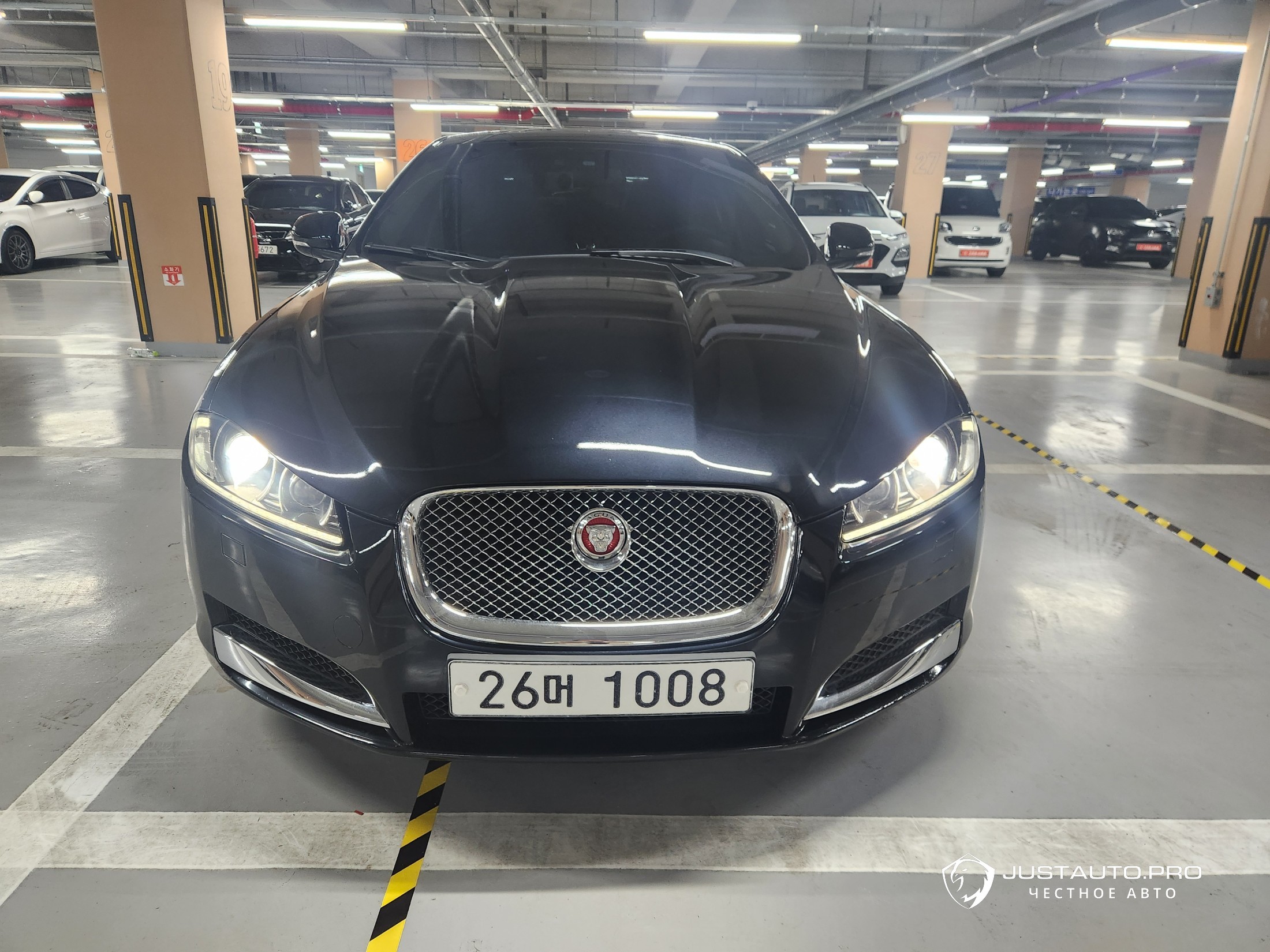 Автомобиль Jaguar XF