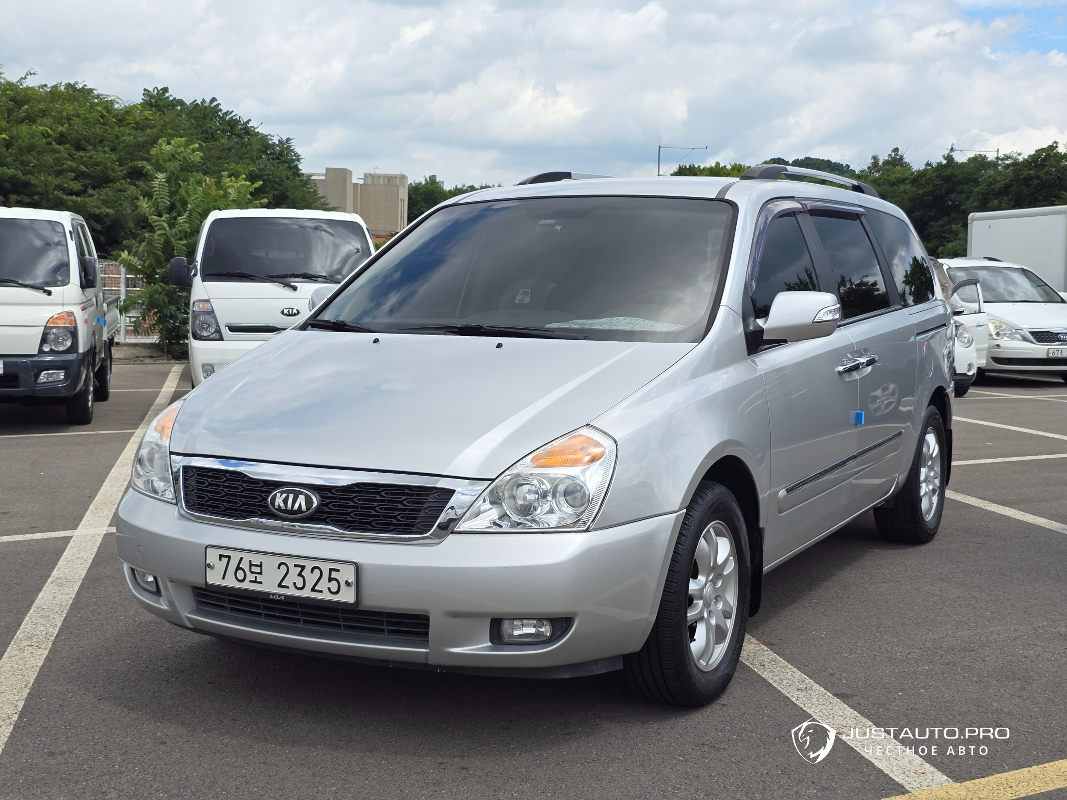 Автомобиль Kia Canival