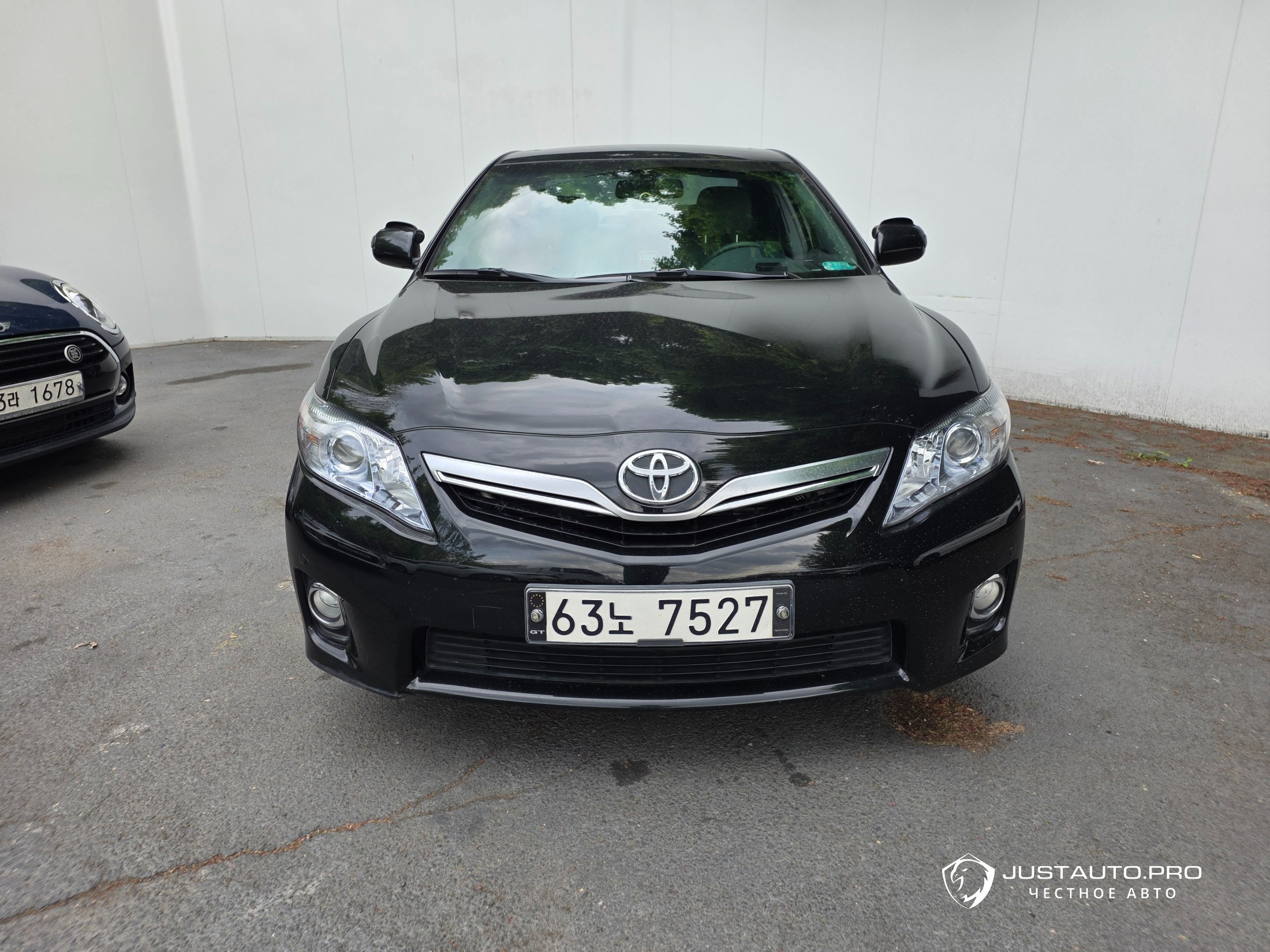 Автомобиль Toyota Camry