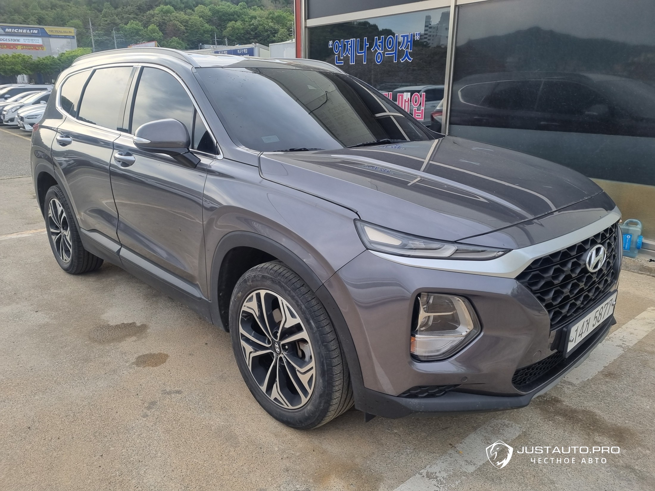 Автомобиль Hyundai Santafe