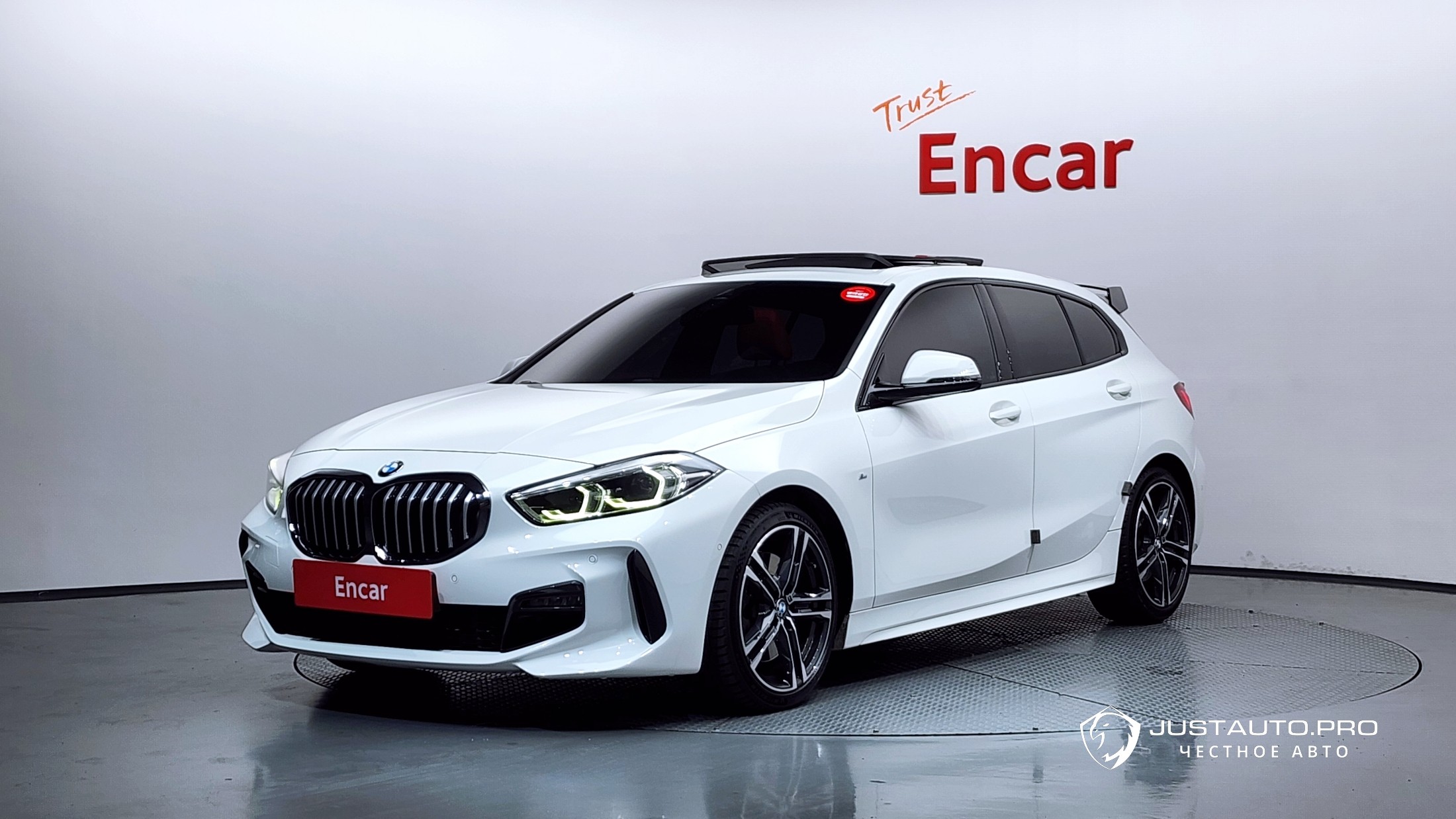Автомобиль BMW 1-Series
