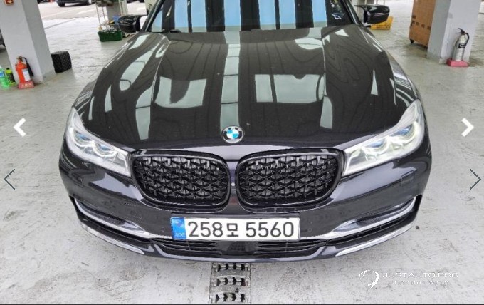 Автомобиль BMW 7-Series