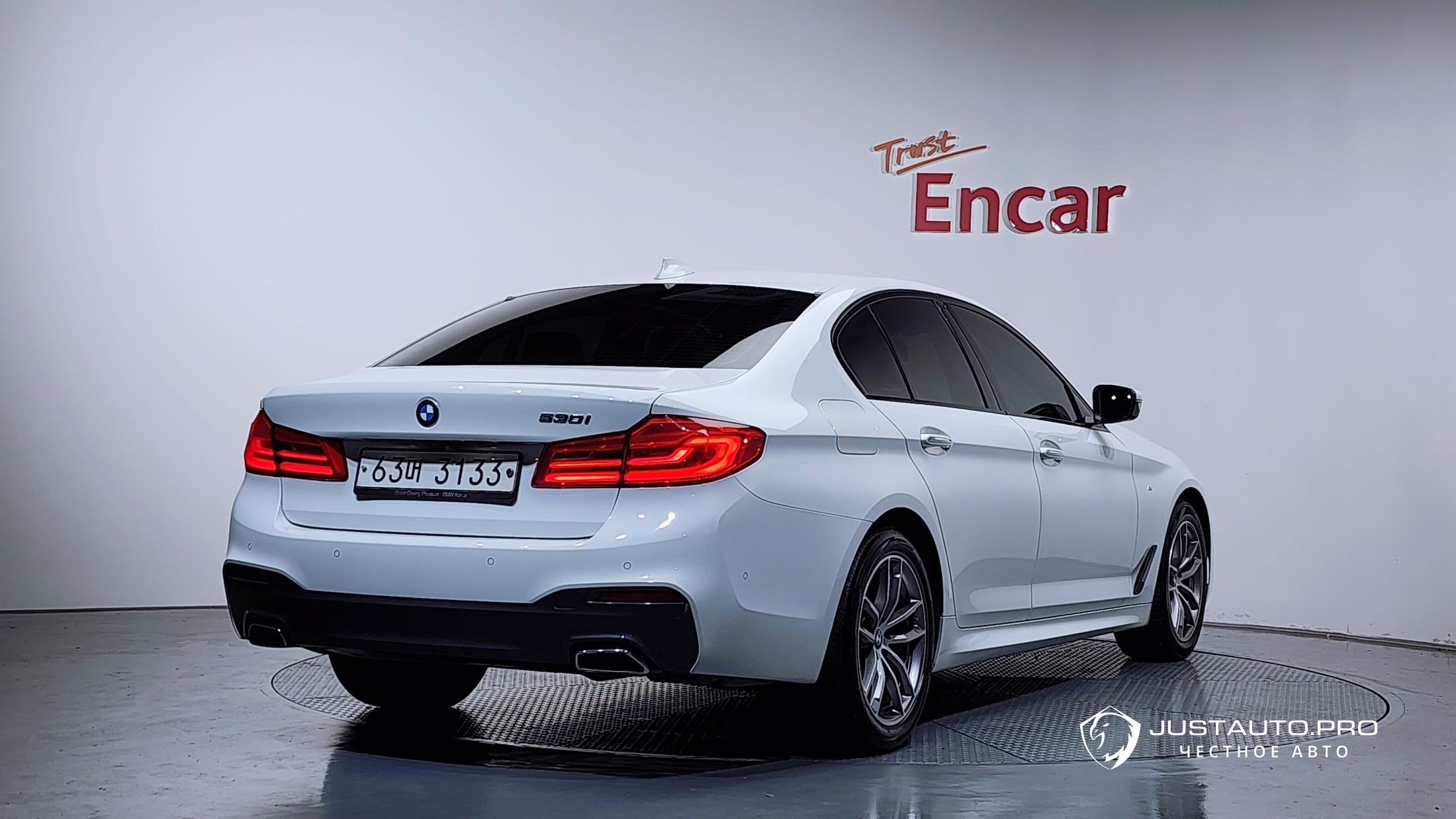 Автомобиль BMW 5-Series