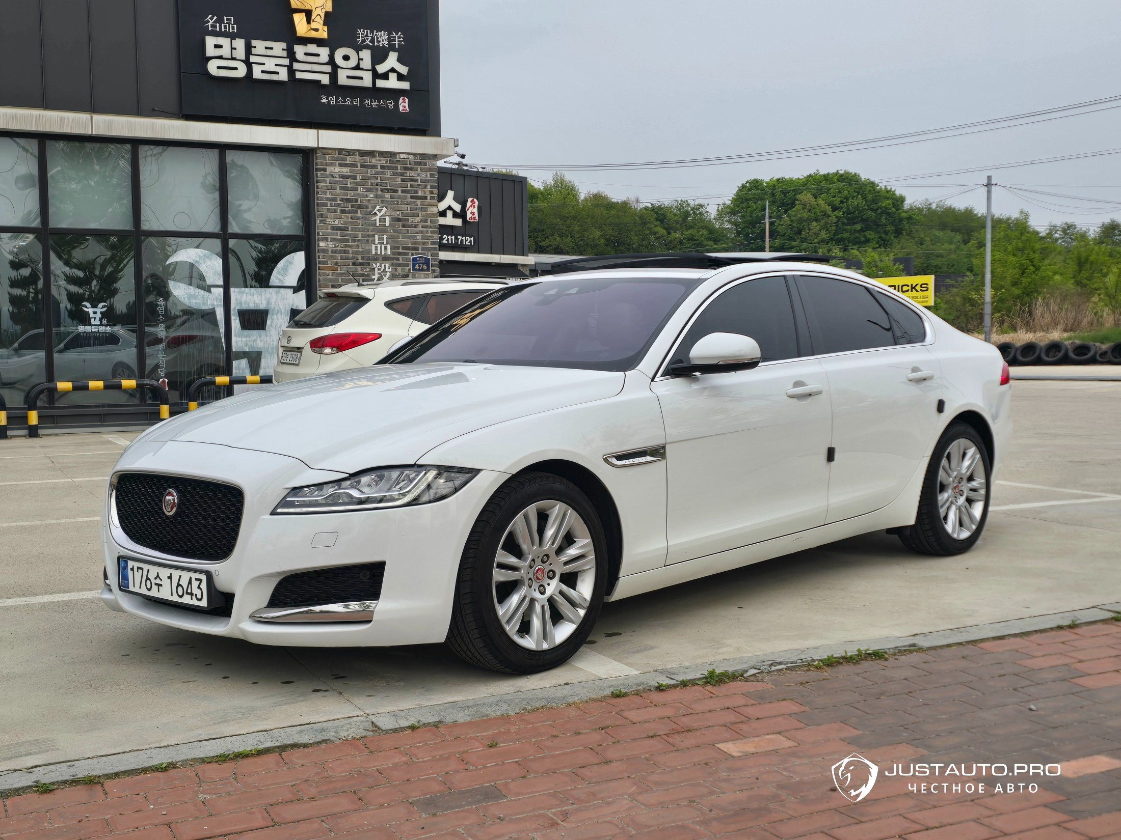 Автомобиль Jaguar XF