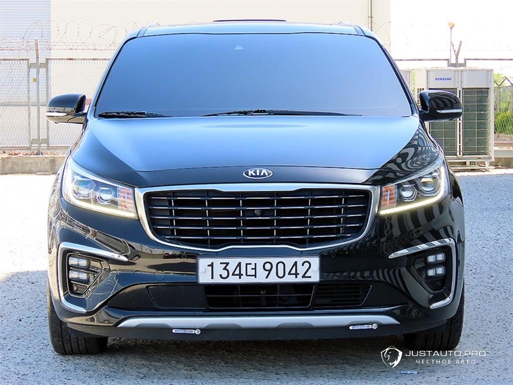 Автомобиль Kia Canival