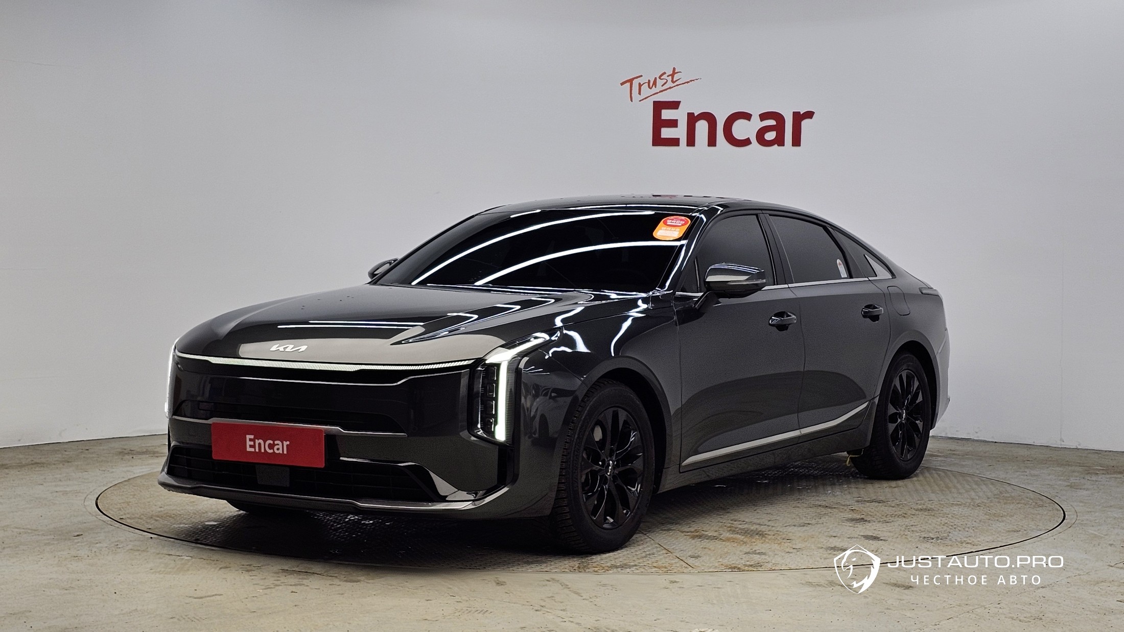 Автомобиль Kia K8