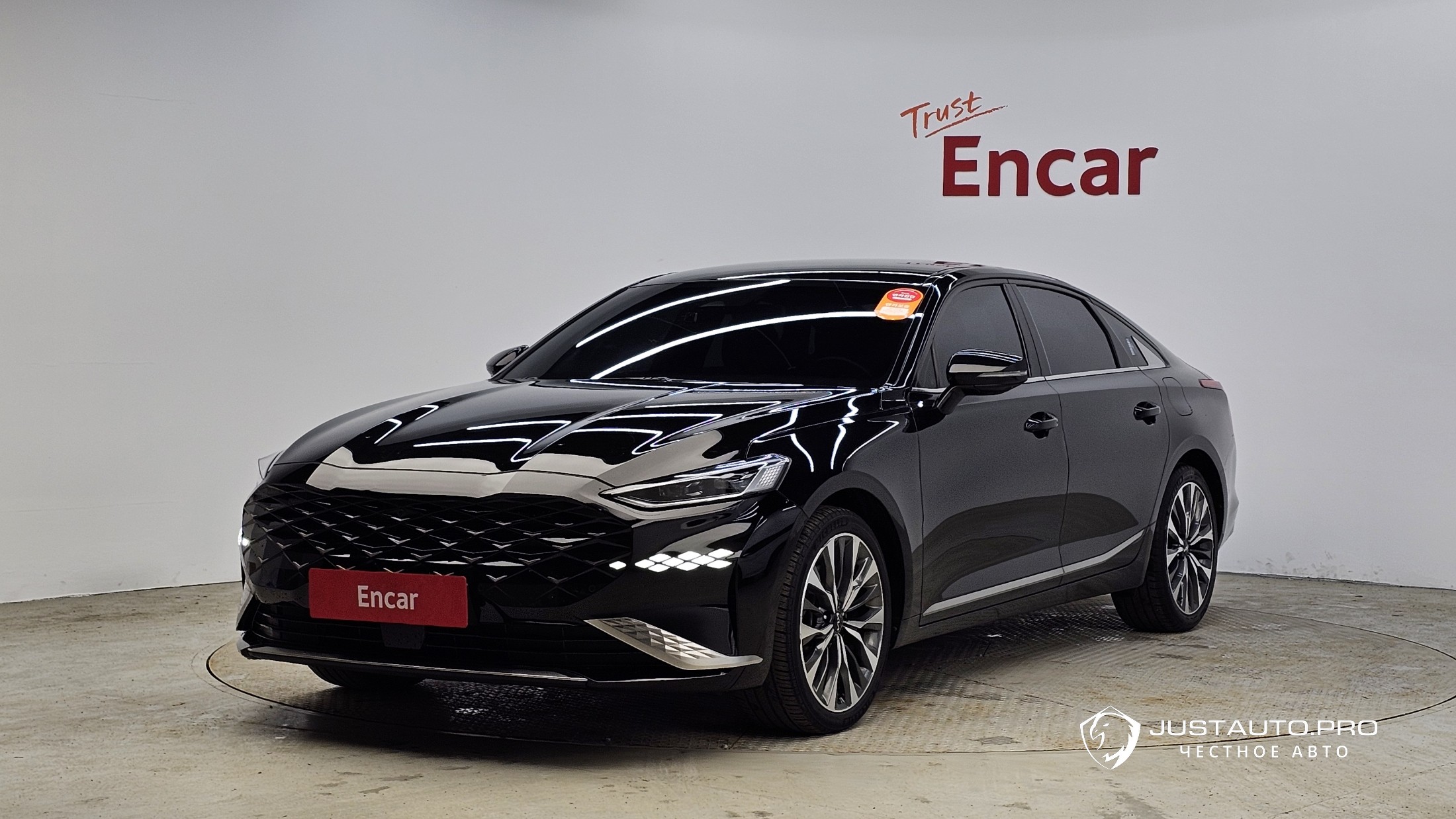 Автомобиль Kia K8