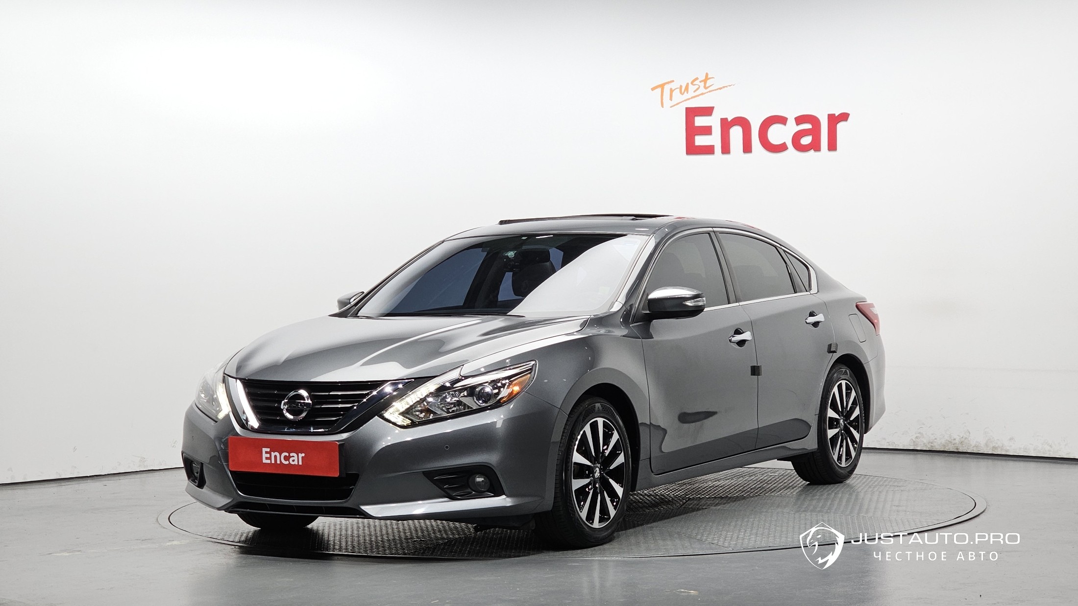 Автомобиль Nissan Altima