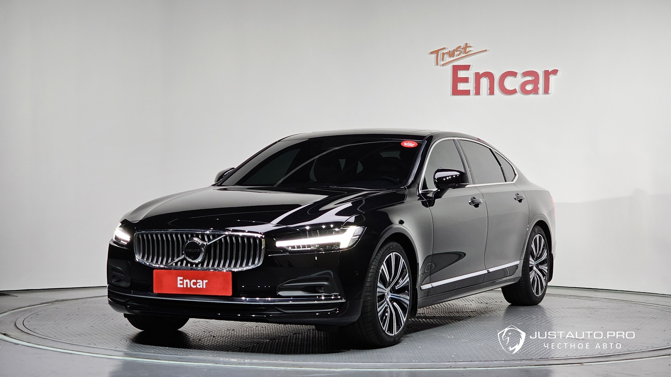 Автомобиль Volvo S90