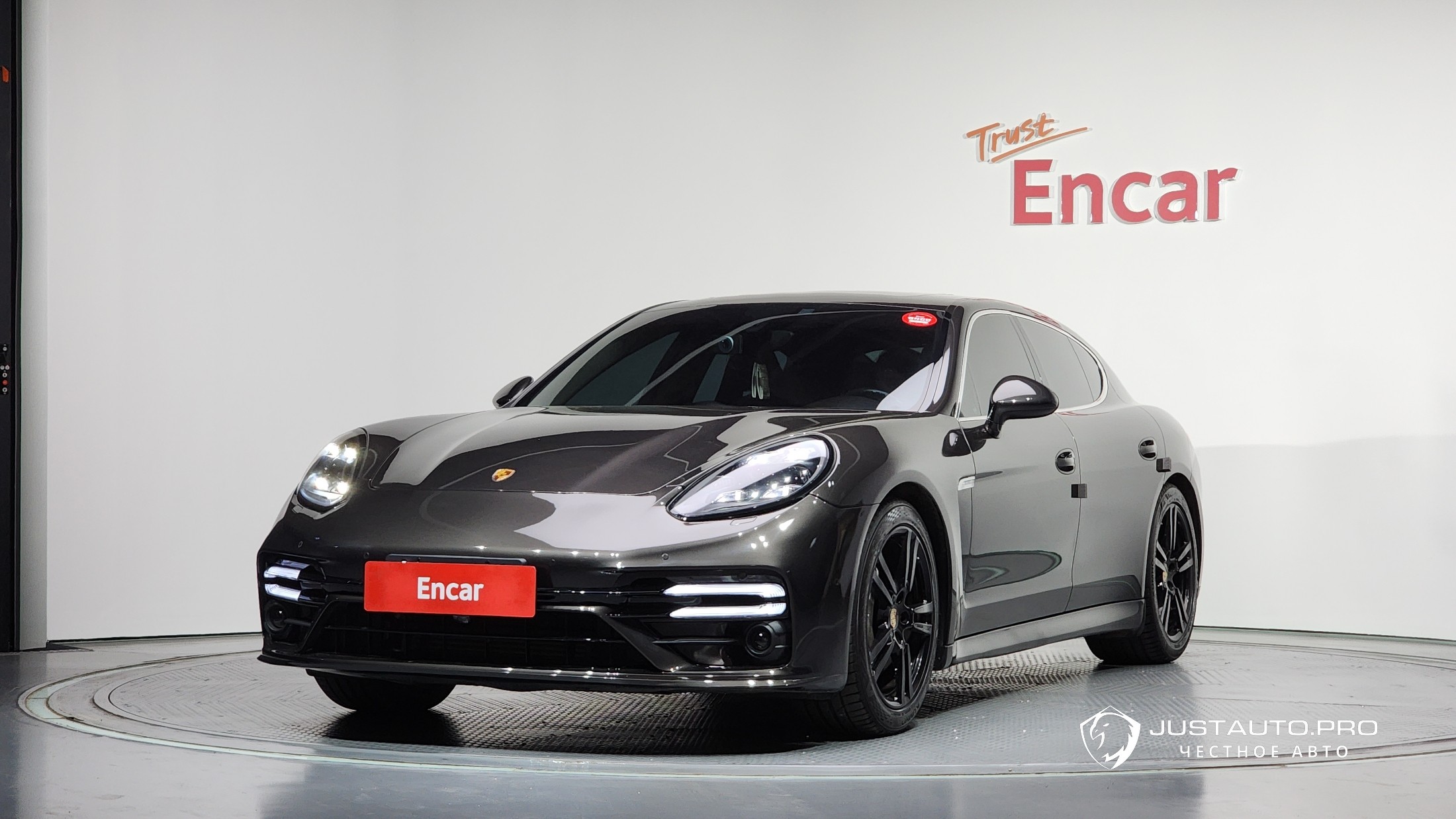 Автомобиль Porsche Panamera