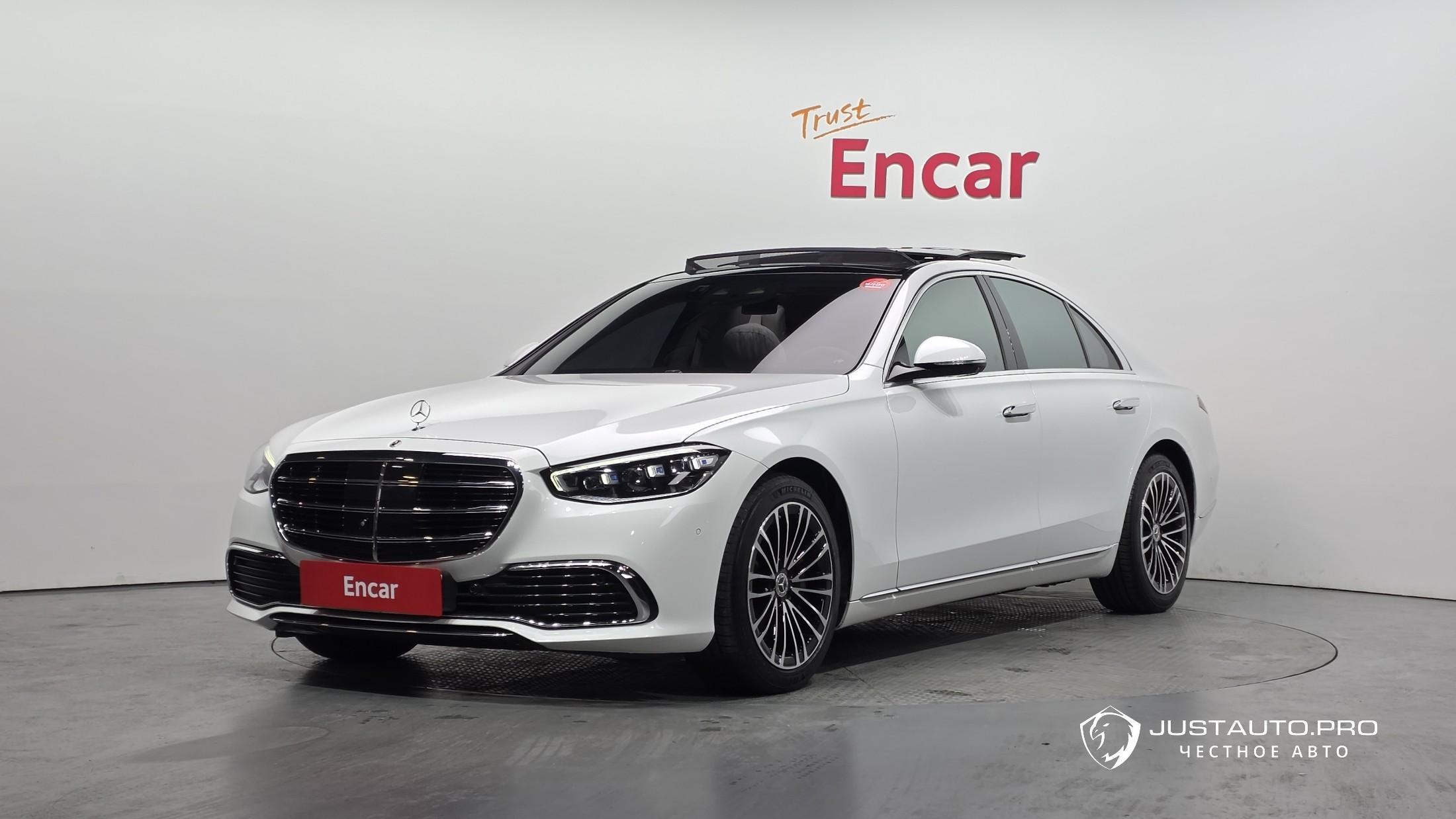 Автомобиль Mercedes-Benz S-Class