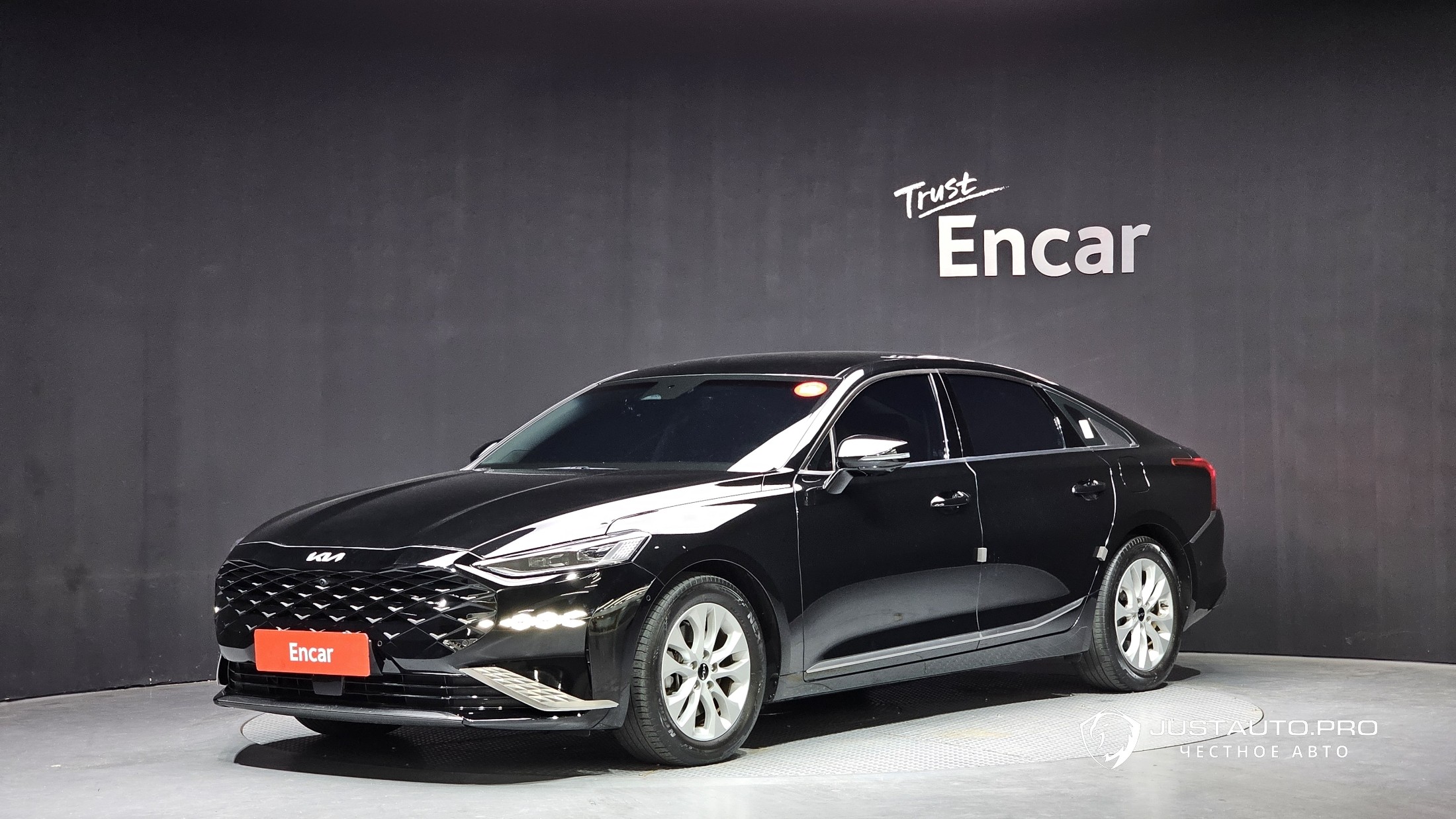 Автомобиль Kia K8