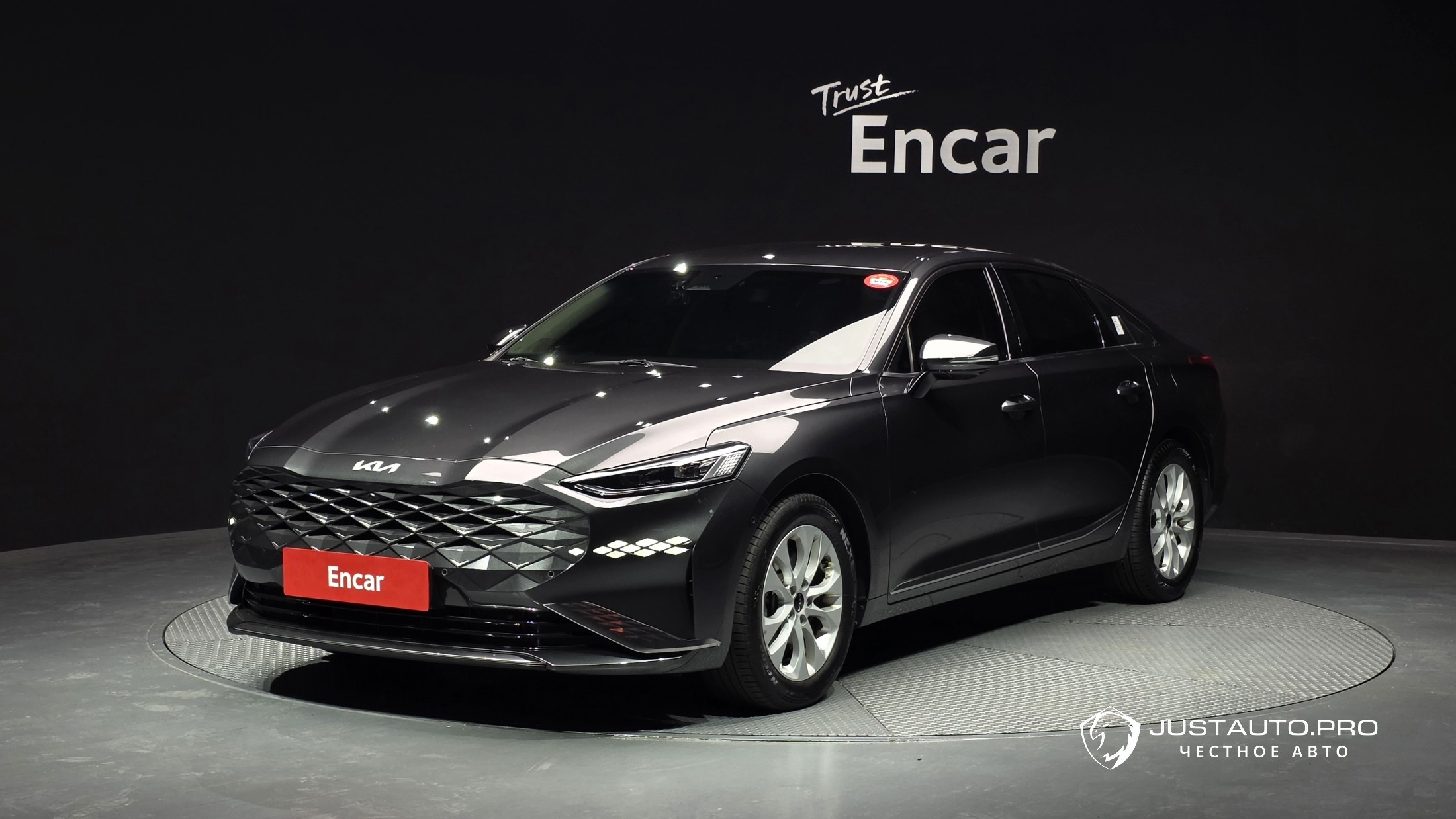Автомобиль Kia K8