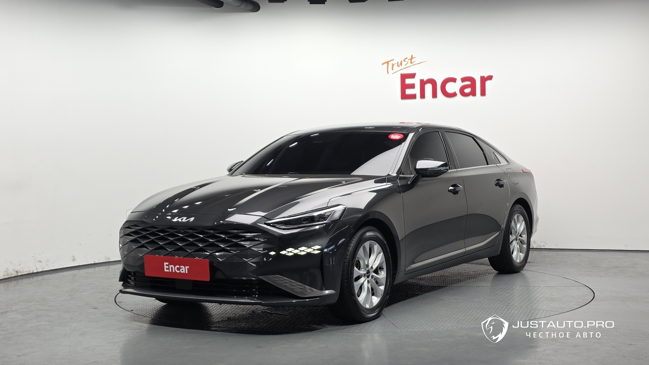 Автомобиль Kia K8