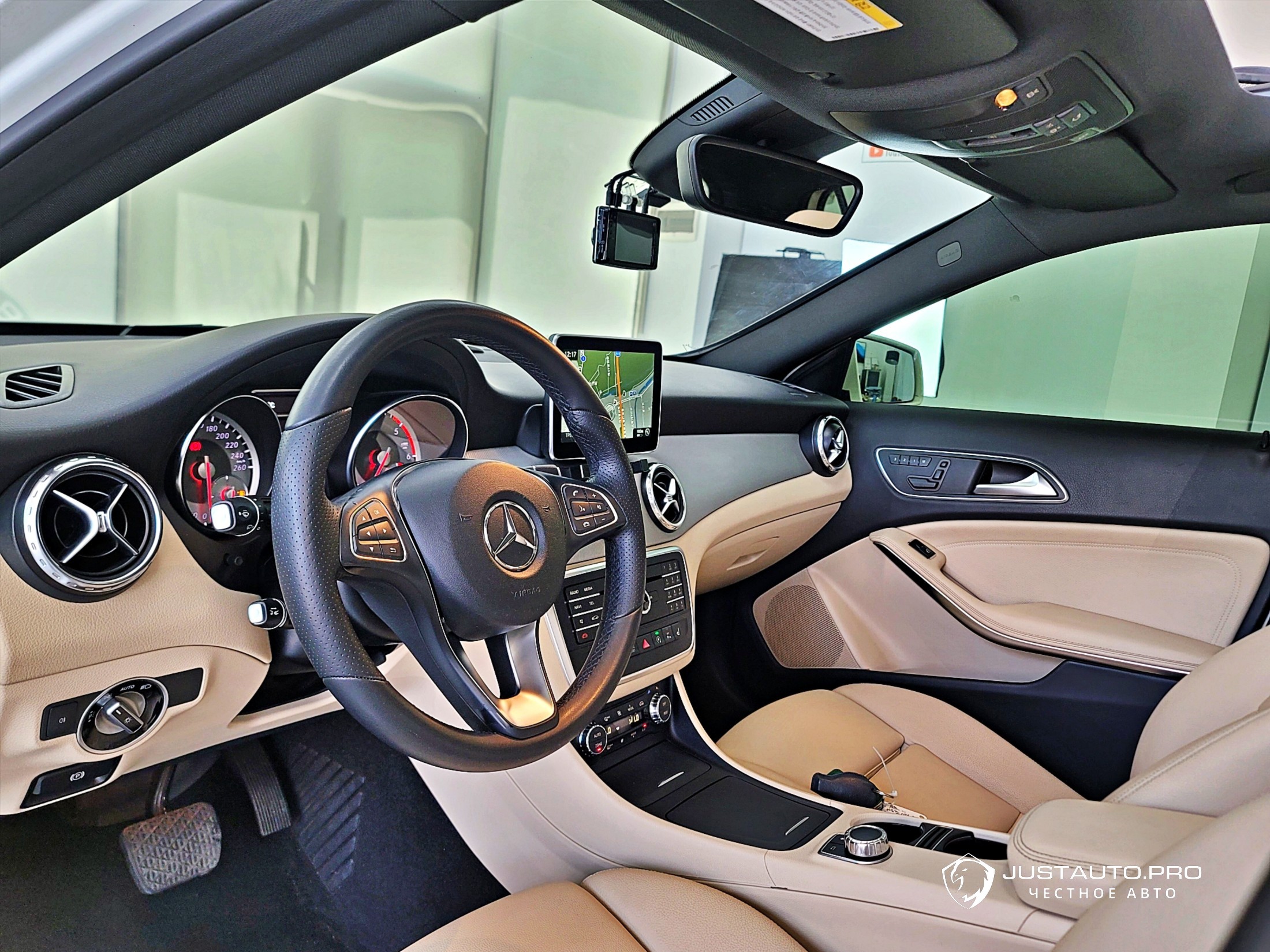 Автомобиль Mercedes-Benz GLA-Class