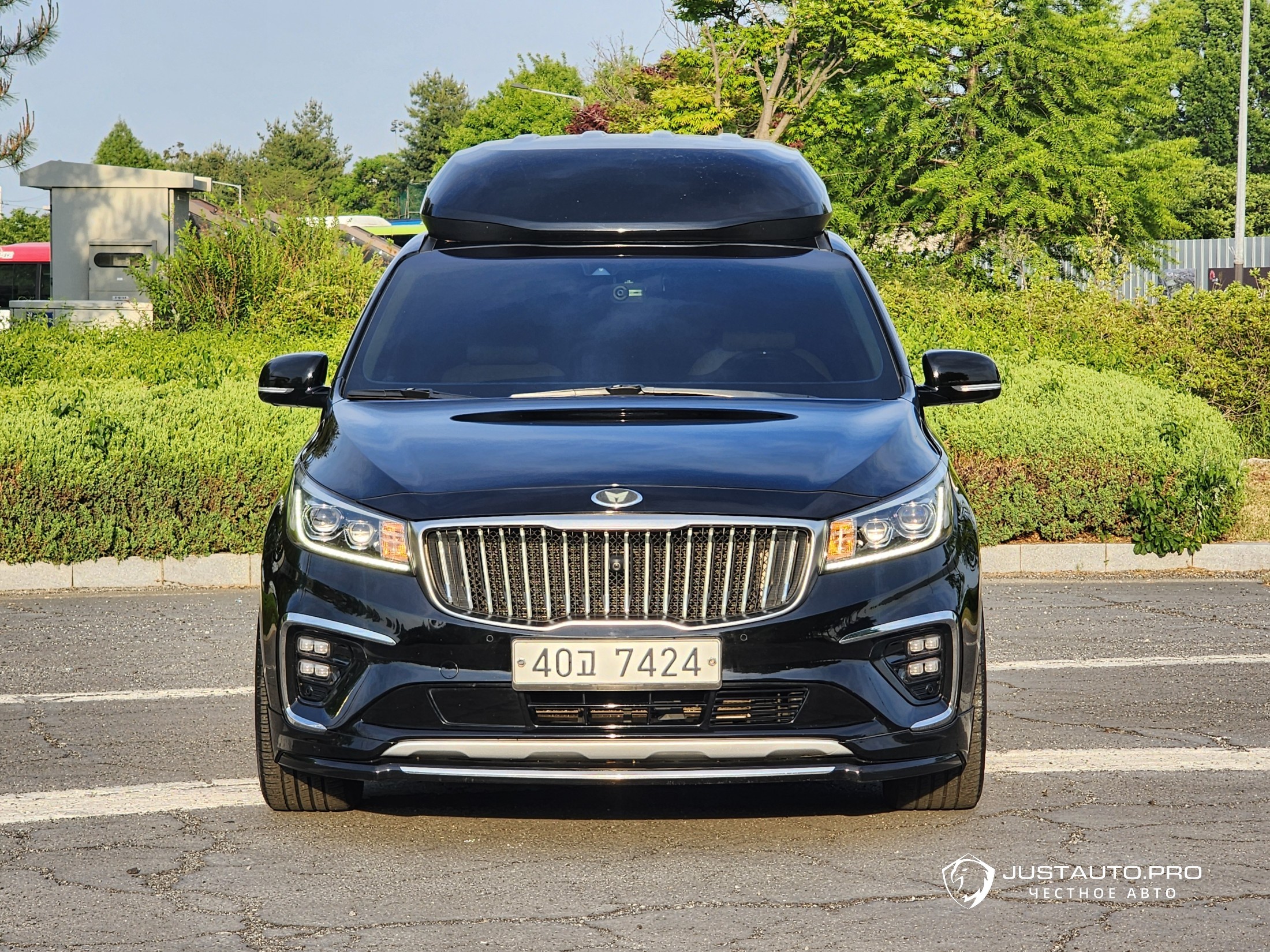 Автомобиль Kia Canival