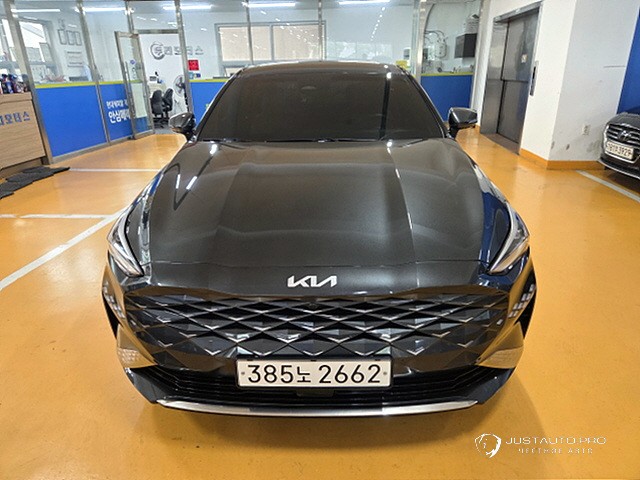 Автомобиль Kia K8
