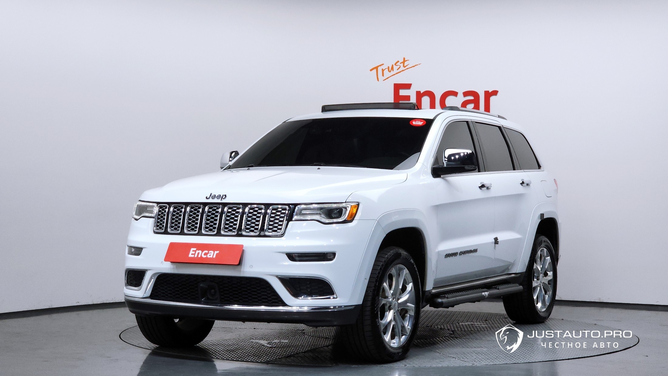 Автомобиль Jeep Cherokee